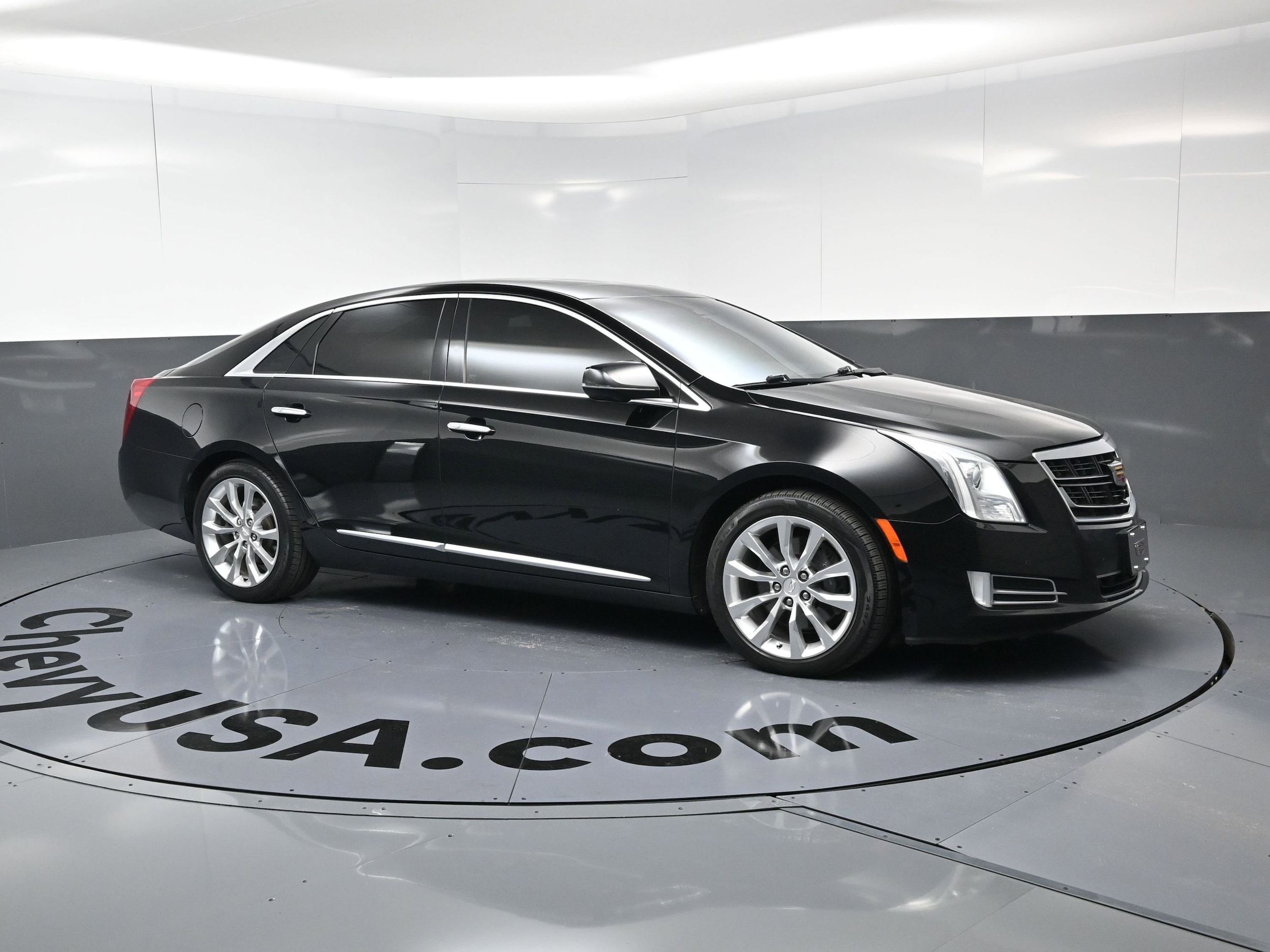 2017 Cadillac XTS Luxury photo 2