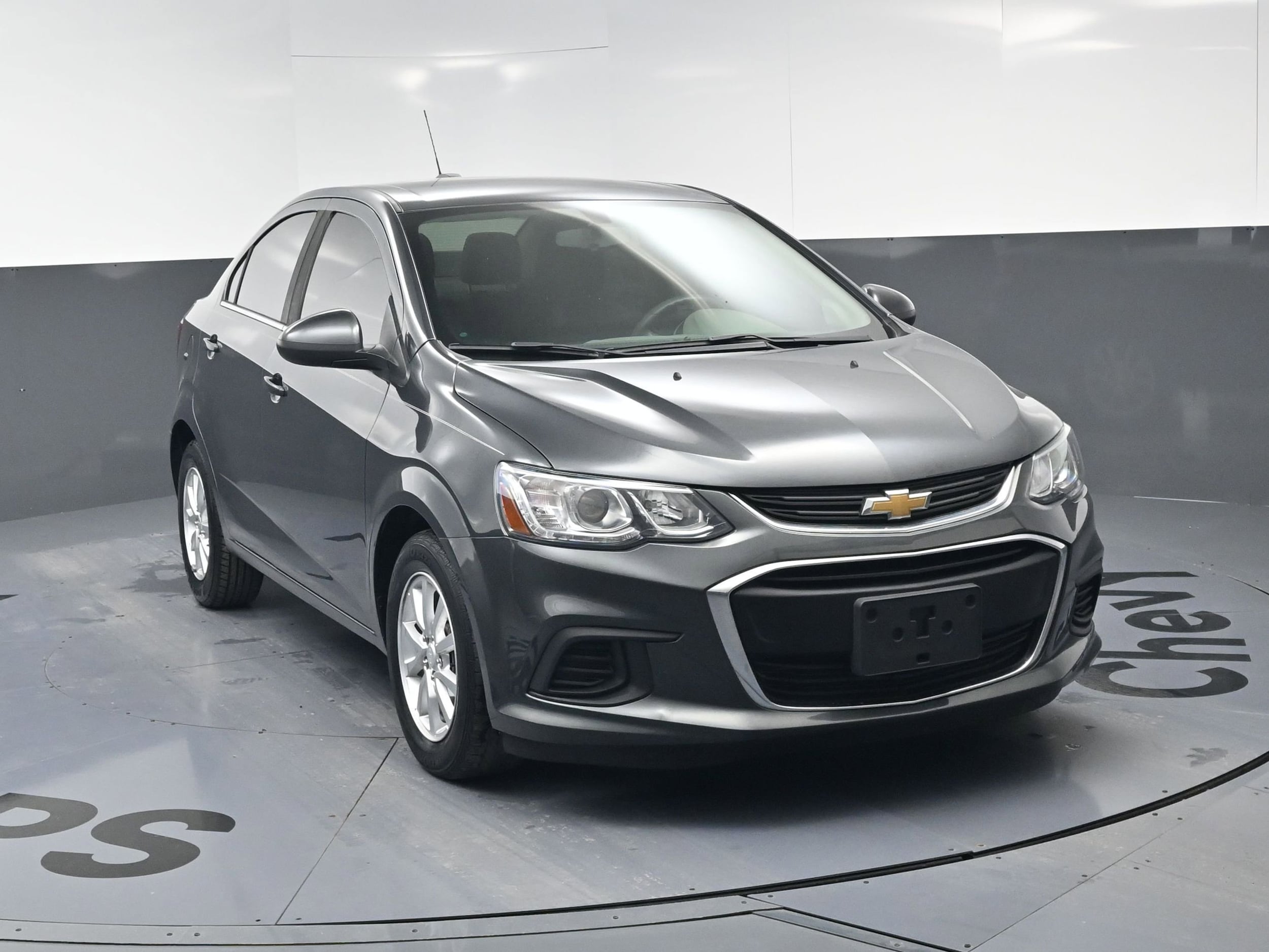 2020 Chevrolet Sonic LT photo 2