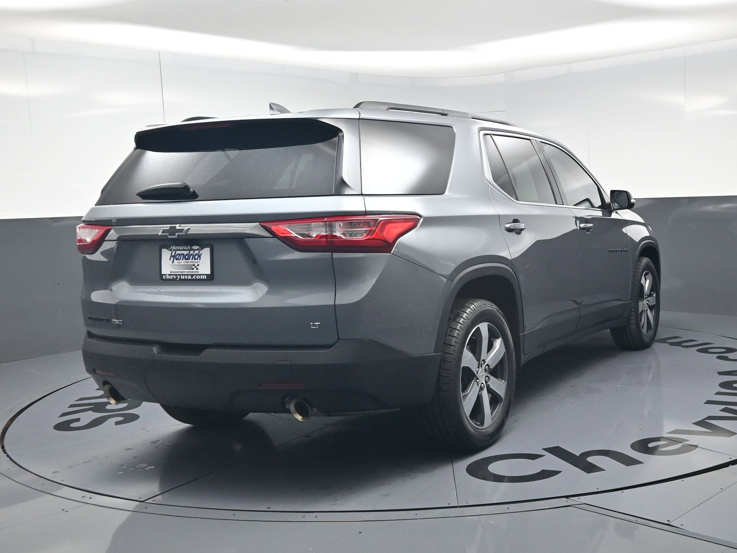 2021 Chevrolet Traverse LT Leather photo 3