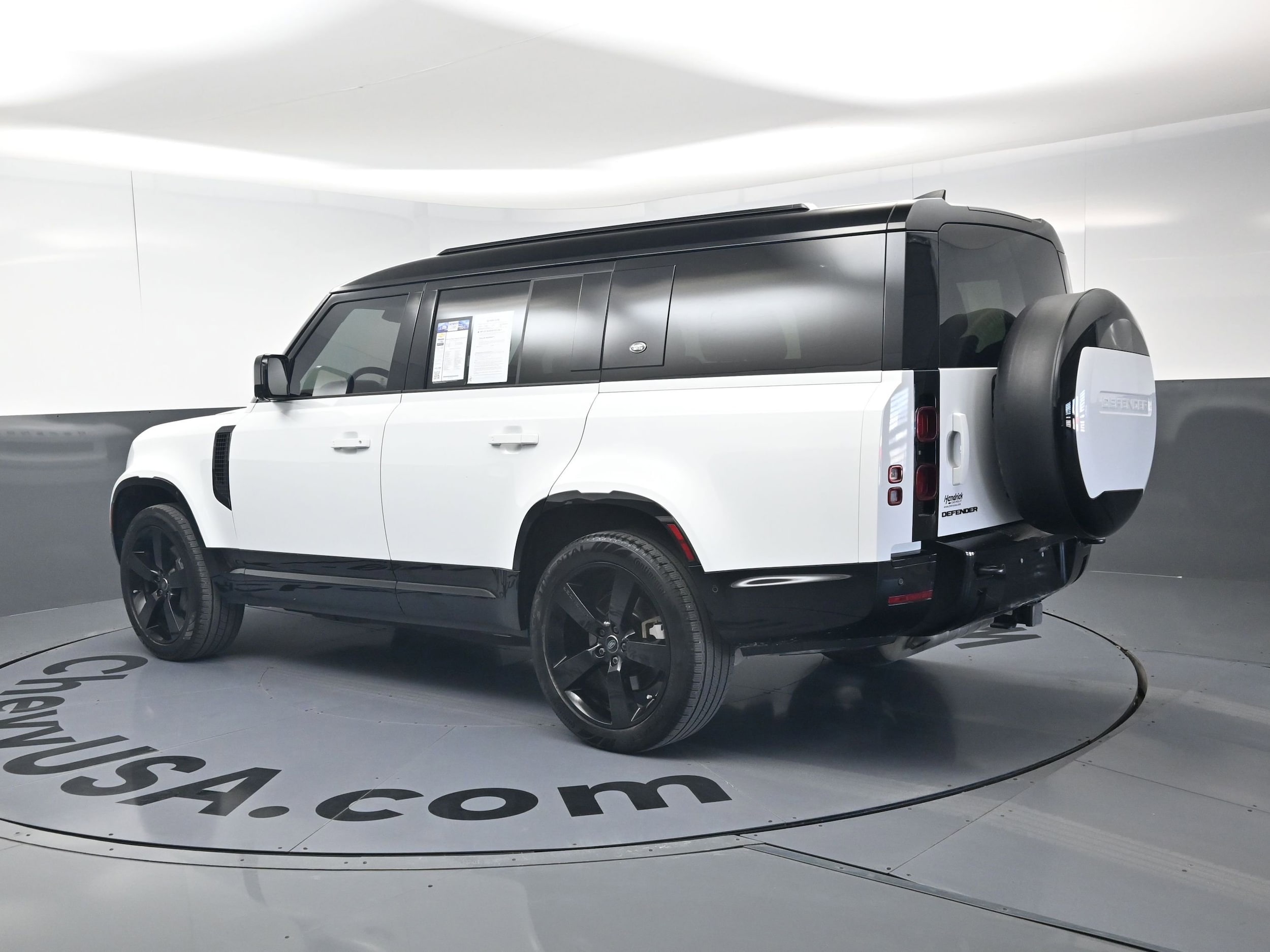 2024 Land Rover Defender X-Dynamic SE photo 5