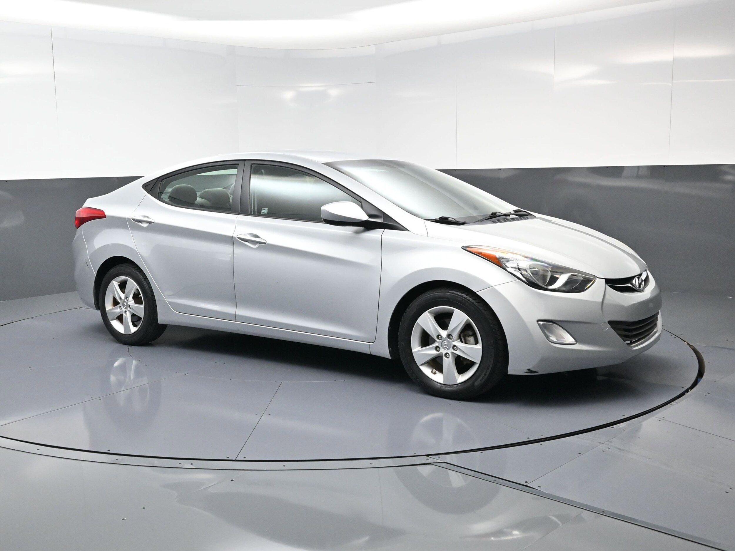 2013 Hyundai Elantra GLS photo 2