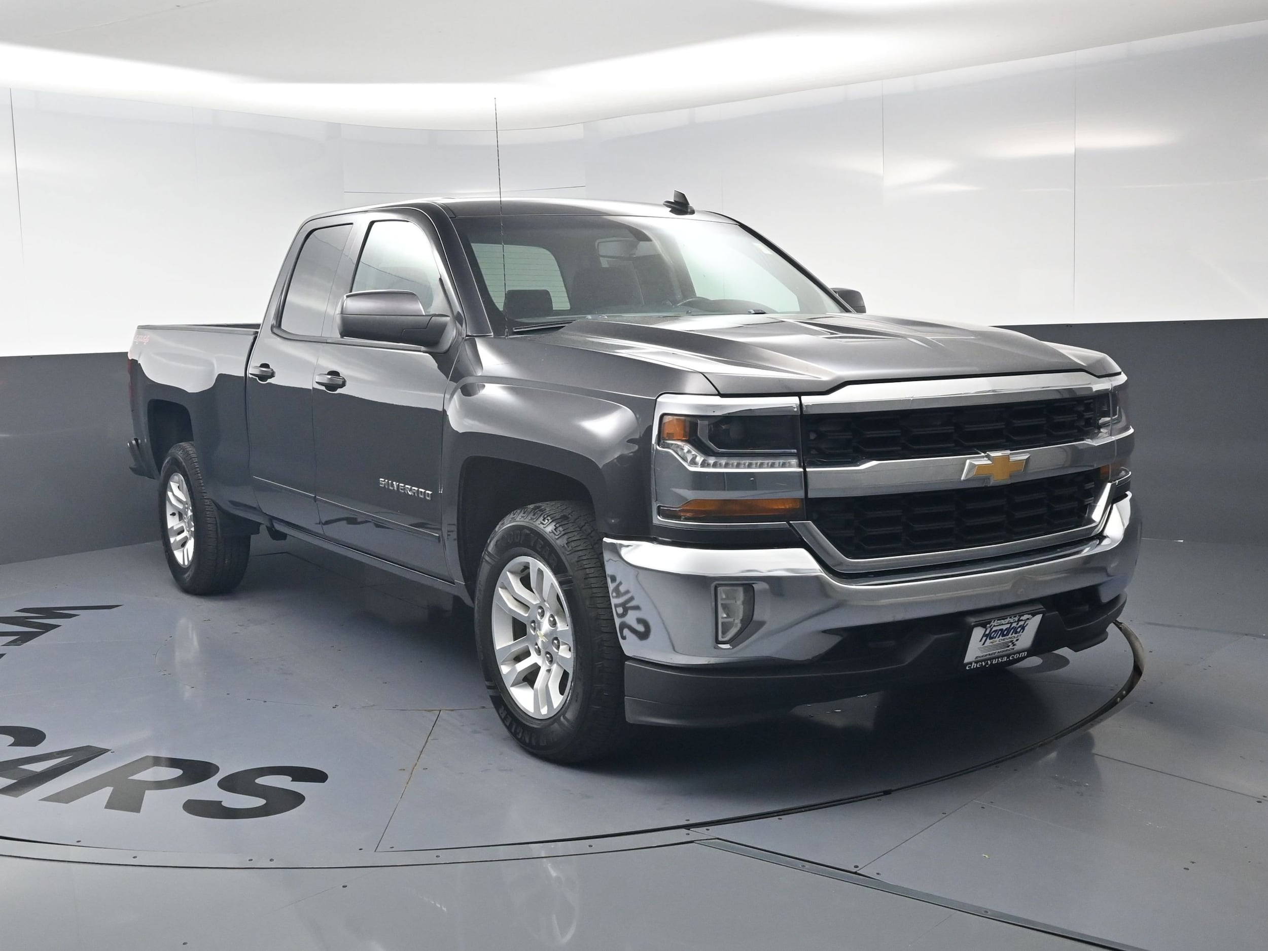 2016 Chevrolet Silverado 1500 LT photo 2