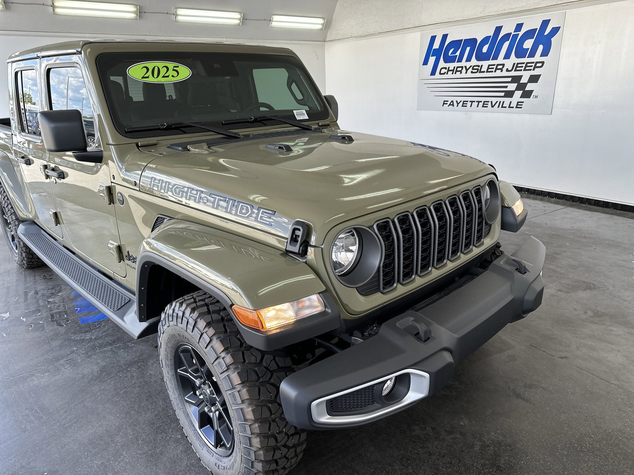 2025 Jeep Gladiator Sport photo 2