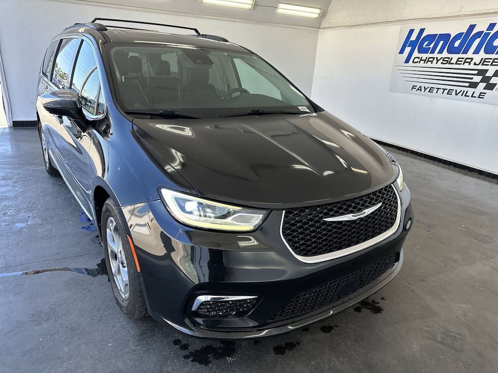 Used 2022 Chrysler Pacifica Limited Minivan