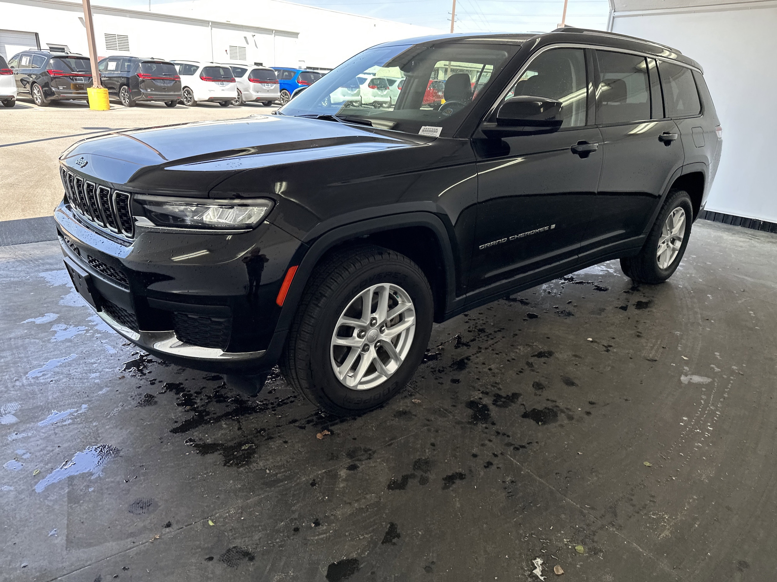2022 Jeep Grand Cherokee L Laredo photo 2