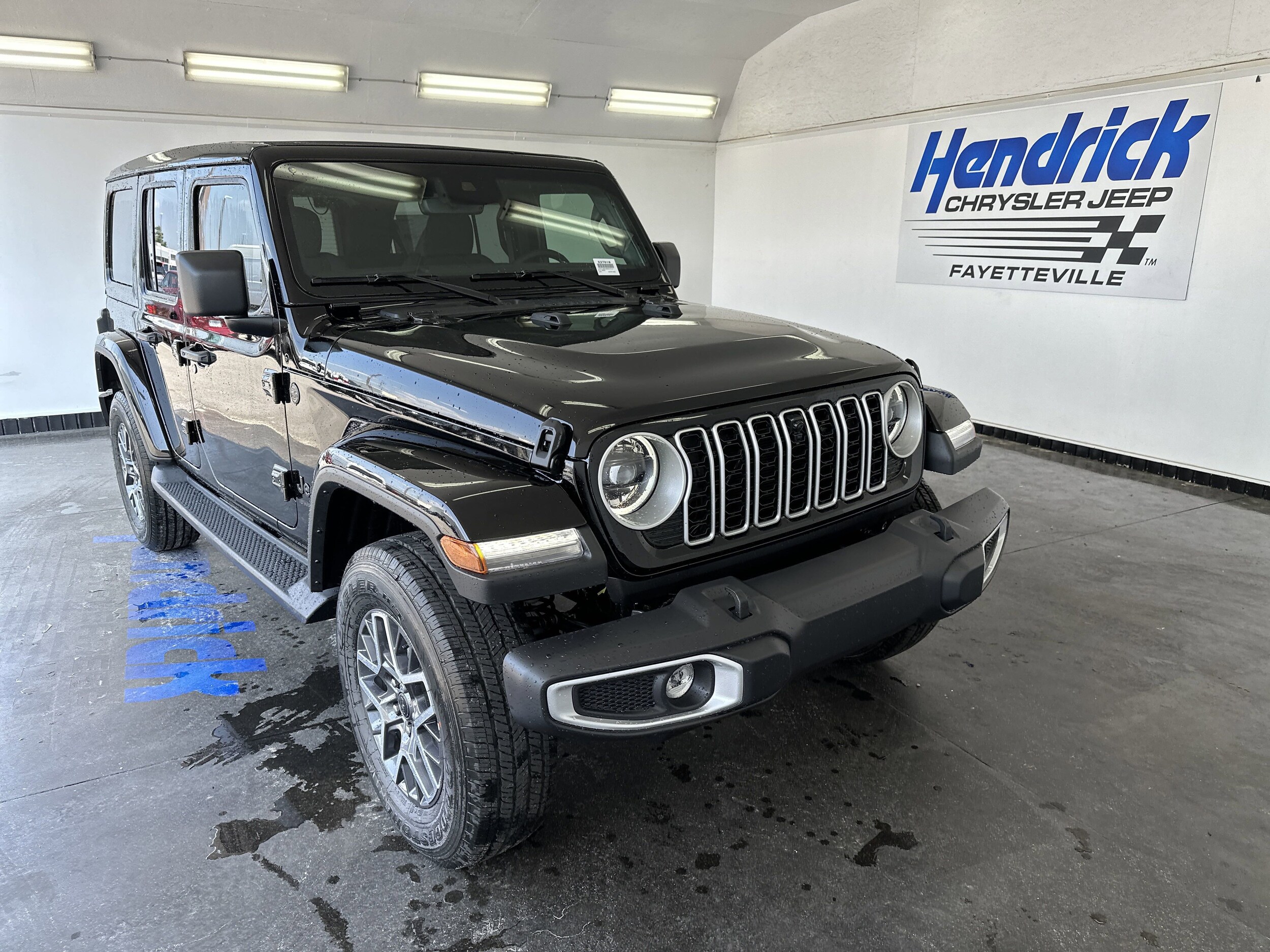 2025 Jeep Wrangler Sahara photo 2