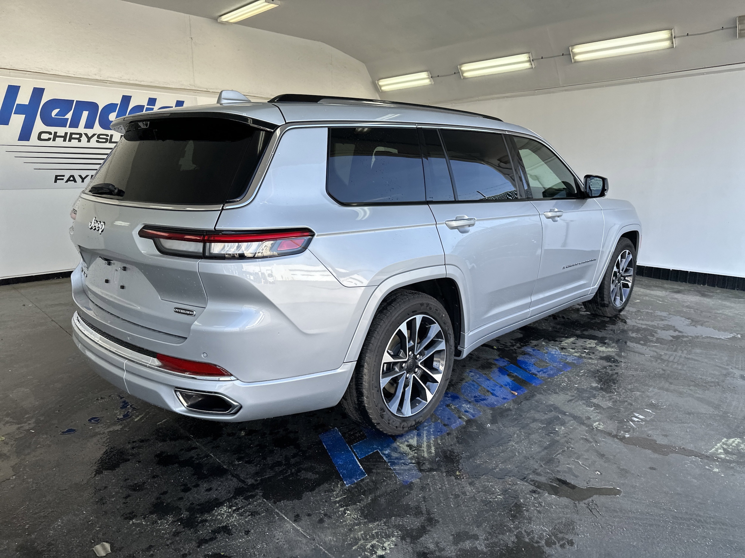 2021 Jeep Grand Cherokee L Overland photo 3