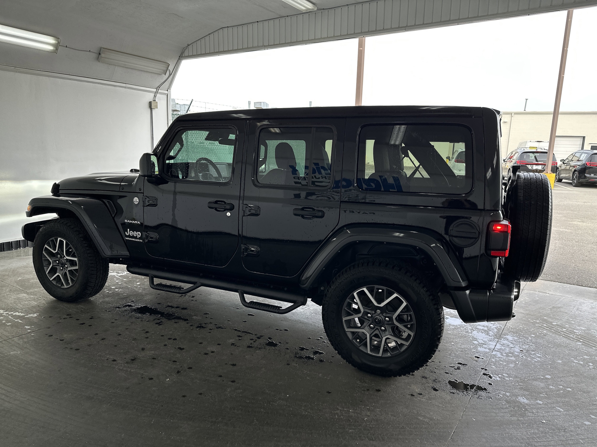 2024 Jeep Wrangler Sahara photo 4