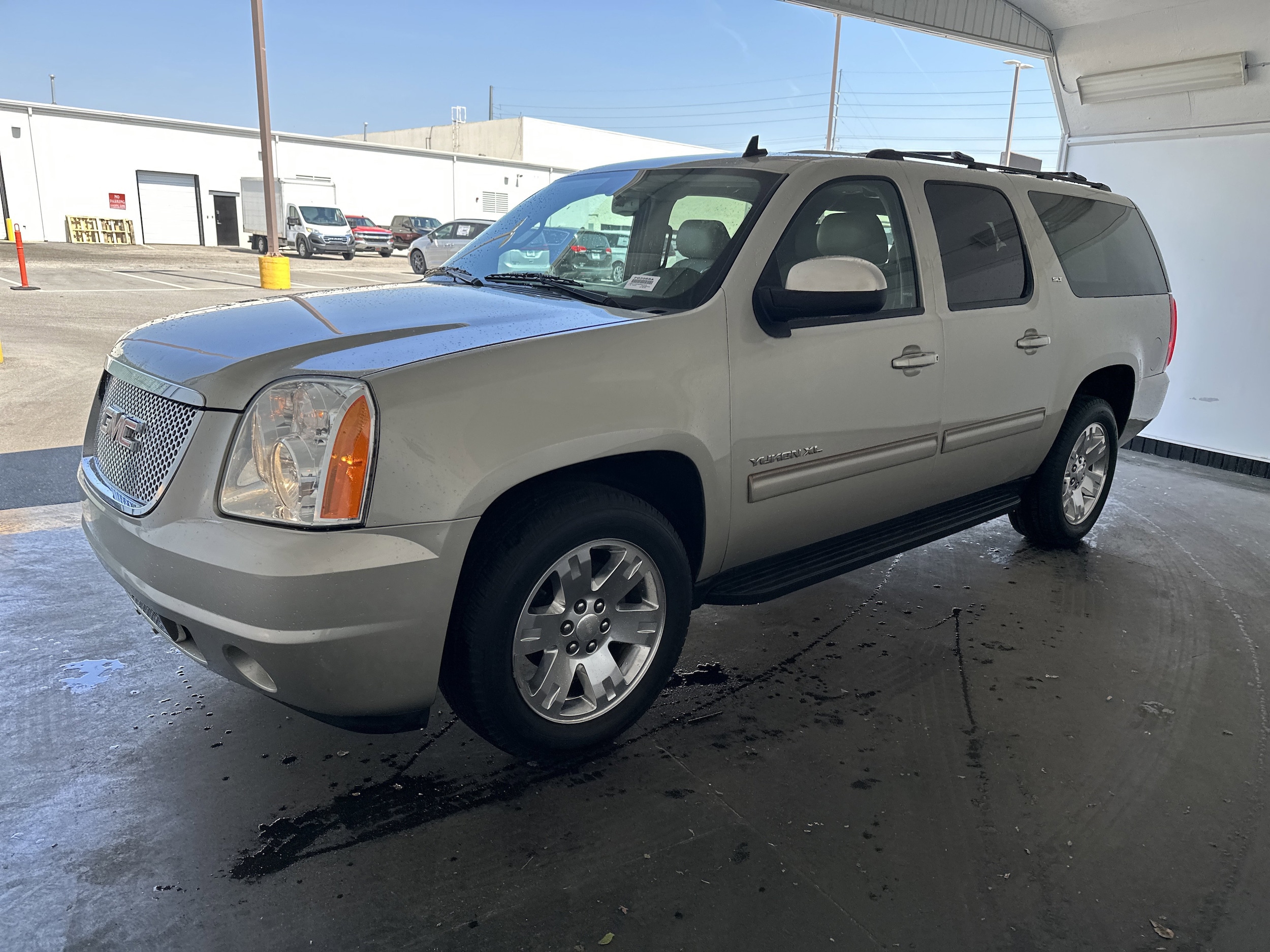 2014 GMC Yukon XL SLT photo 2