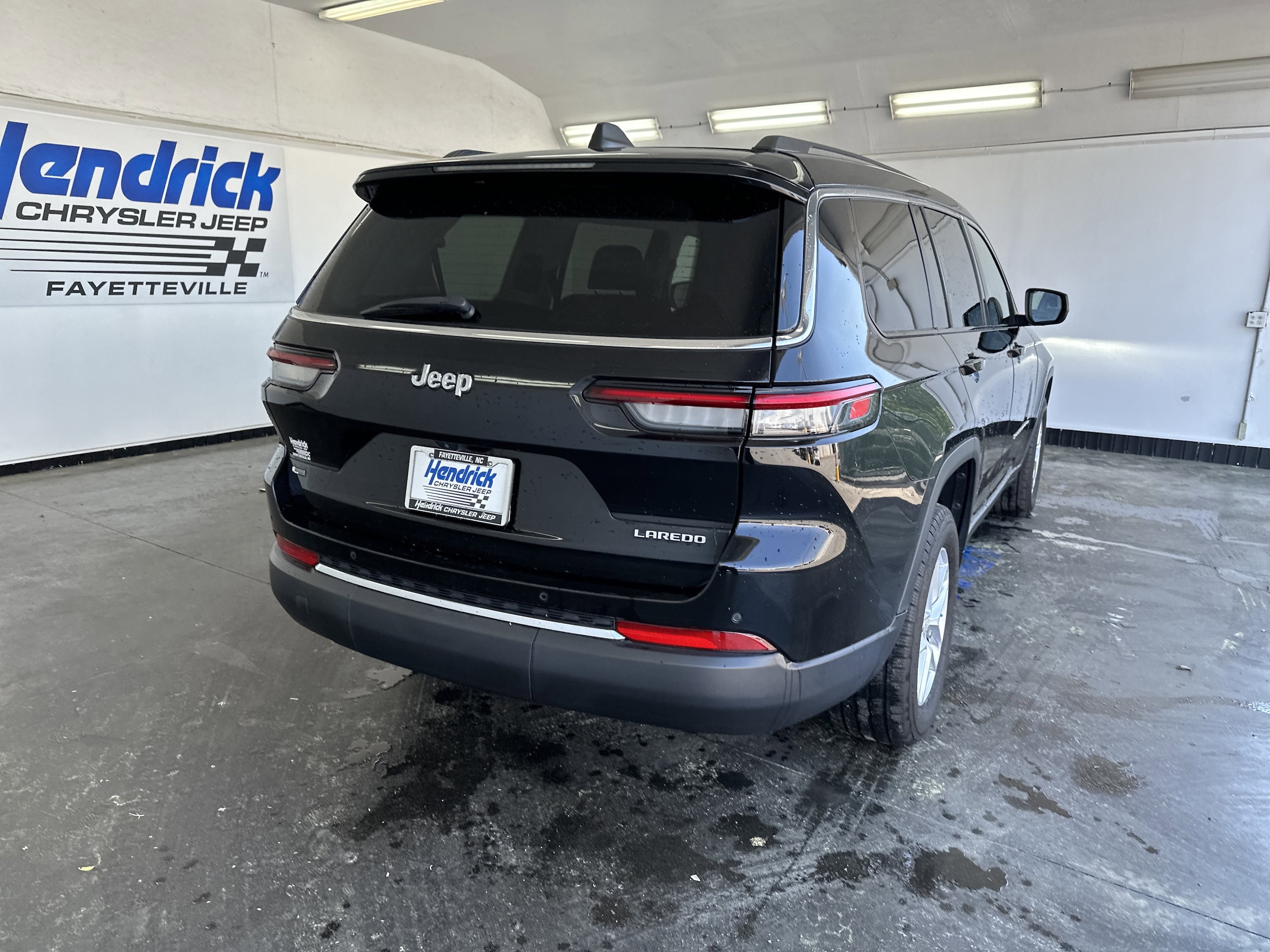 2022 Jeep Grand Cherokee L Laredo photo 3