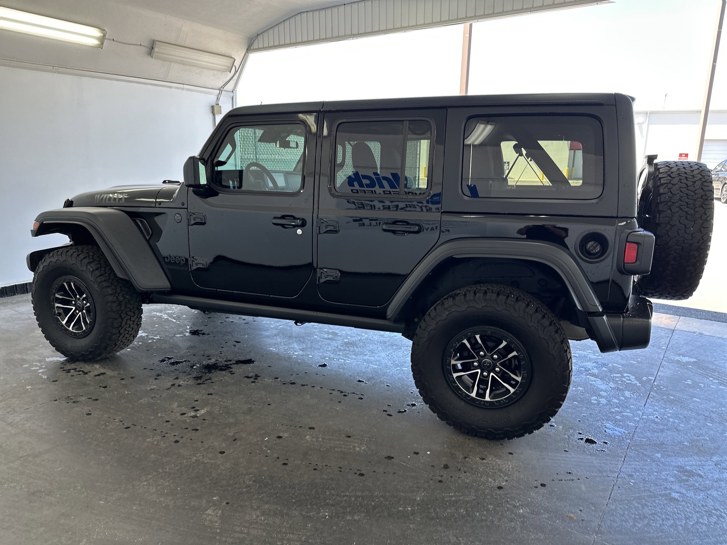 2024 Jeep Wrangler Willys photo 4