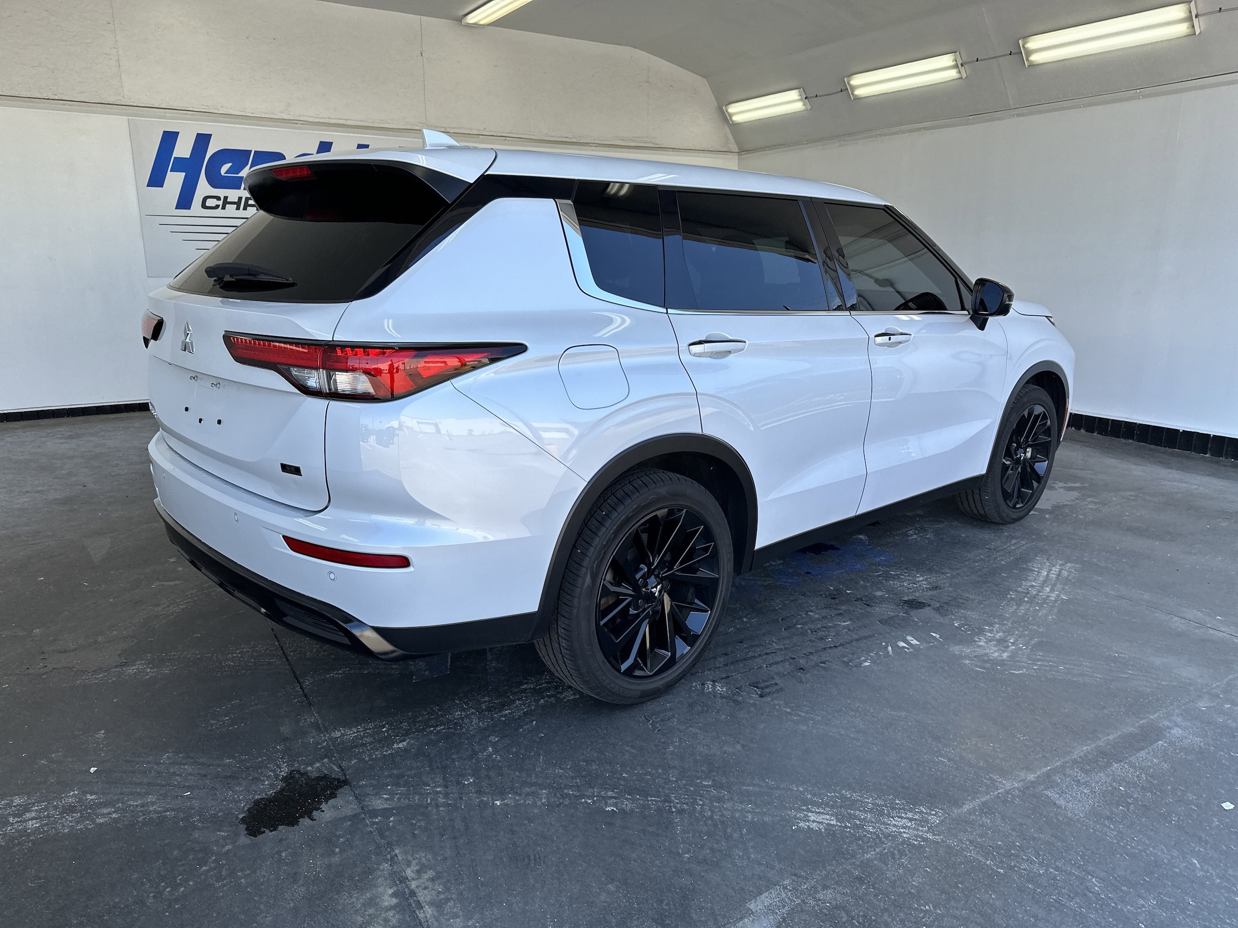 2023 Mitsubishi Outlander SE Black Edition photo 3