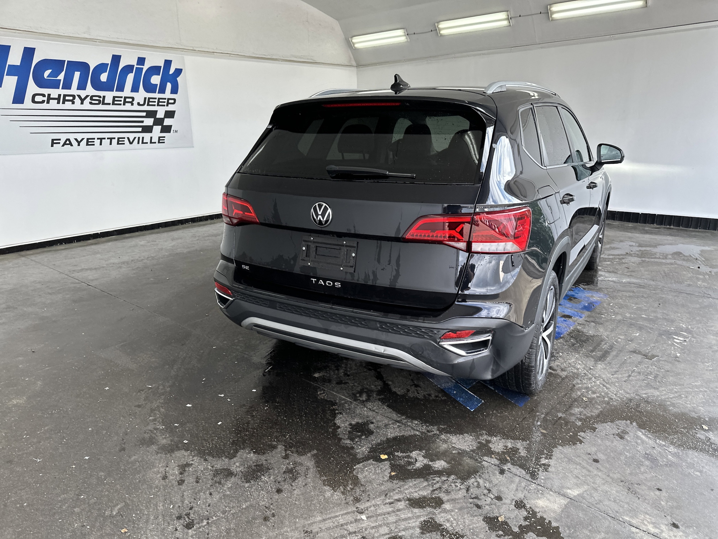 2024 Volkswagen Taos SE photo 3