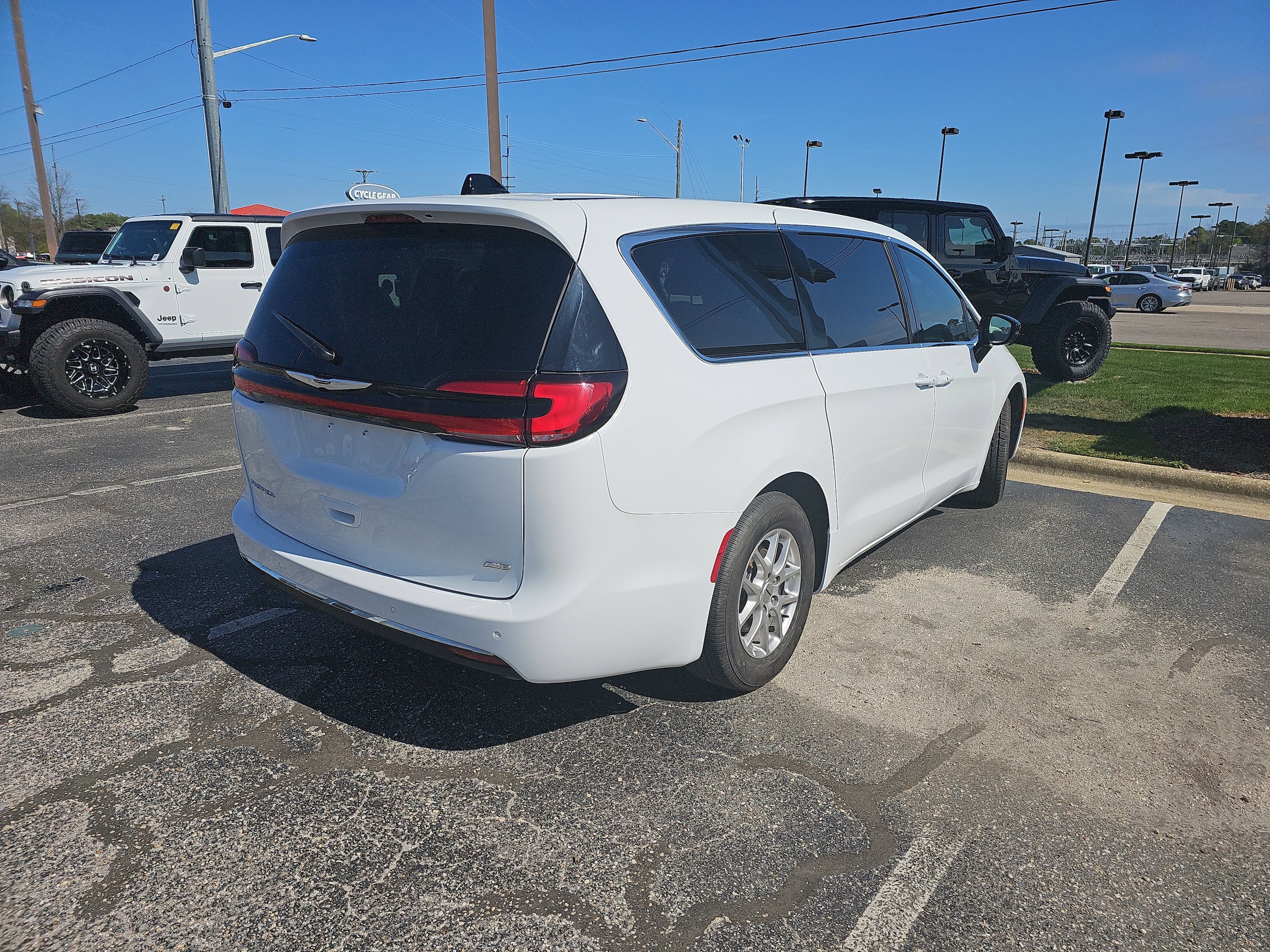 2025 Chrysler Pacifica Select photo 6
