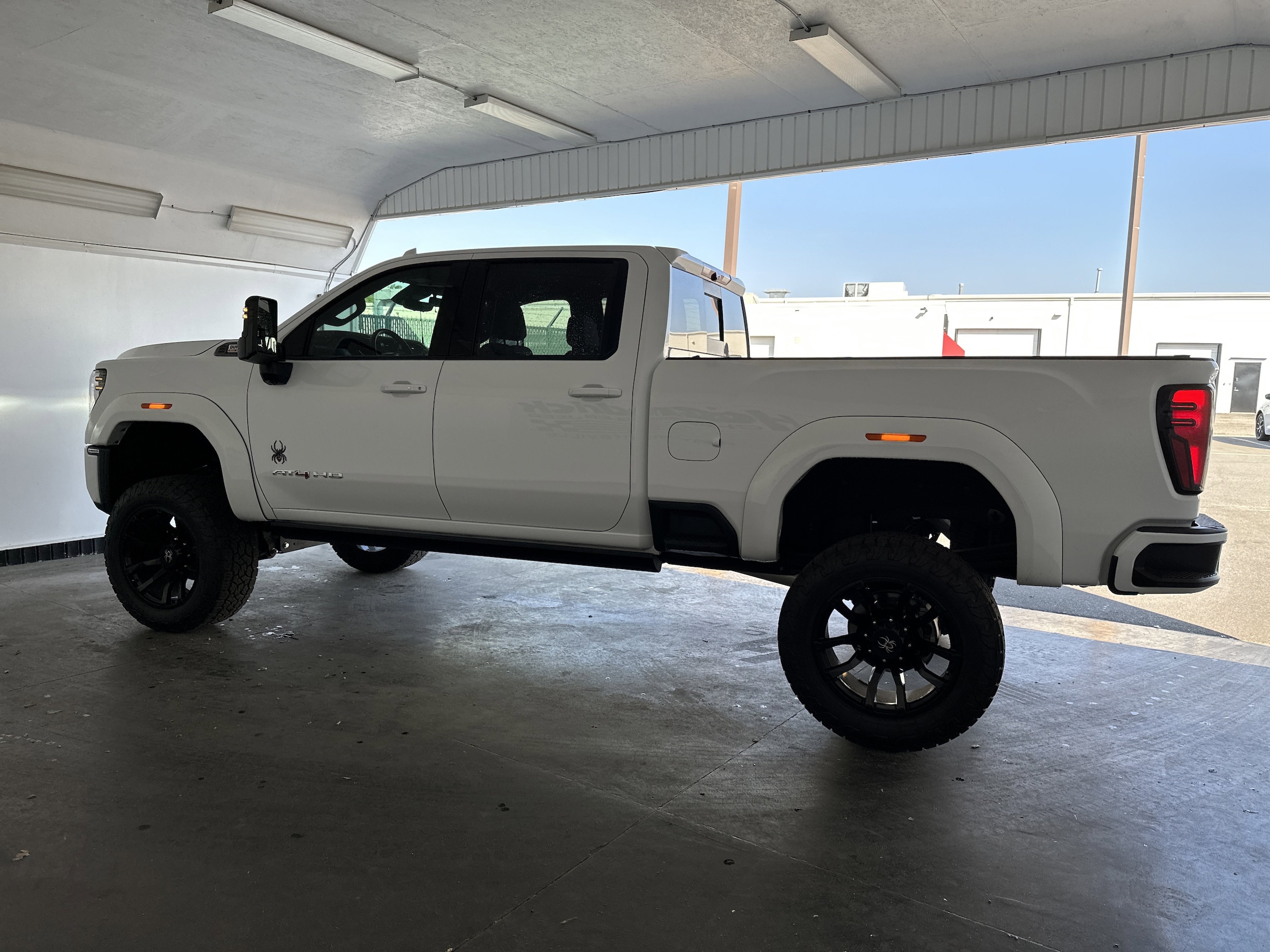 2025 GMC Sierra 2500HD AT4 photo 4