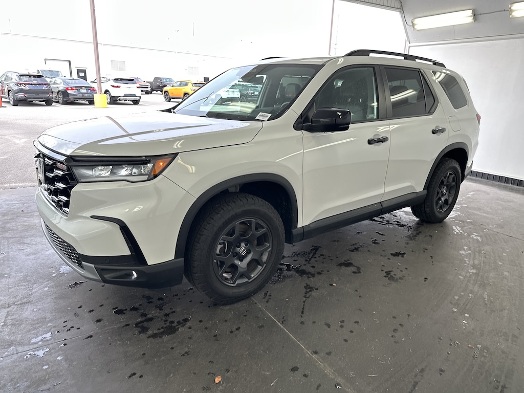 Used 2025 Honda Pilot TrailSport SUV