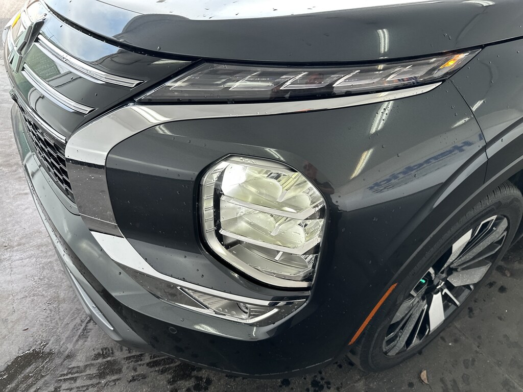 Used 2025 Mitsubishi Outlander SE SUV