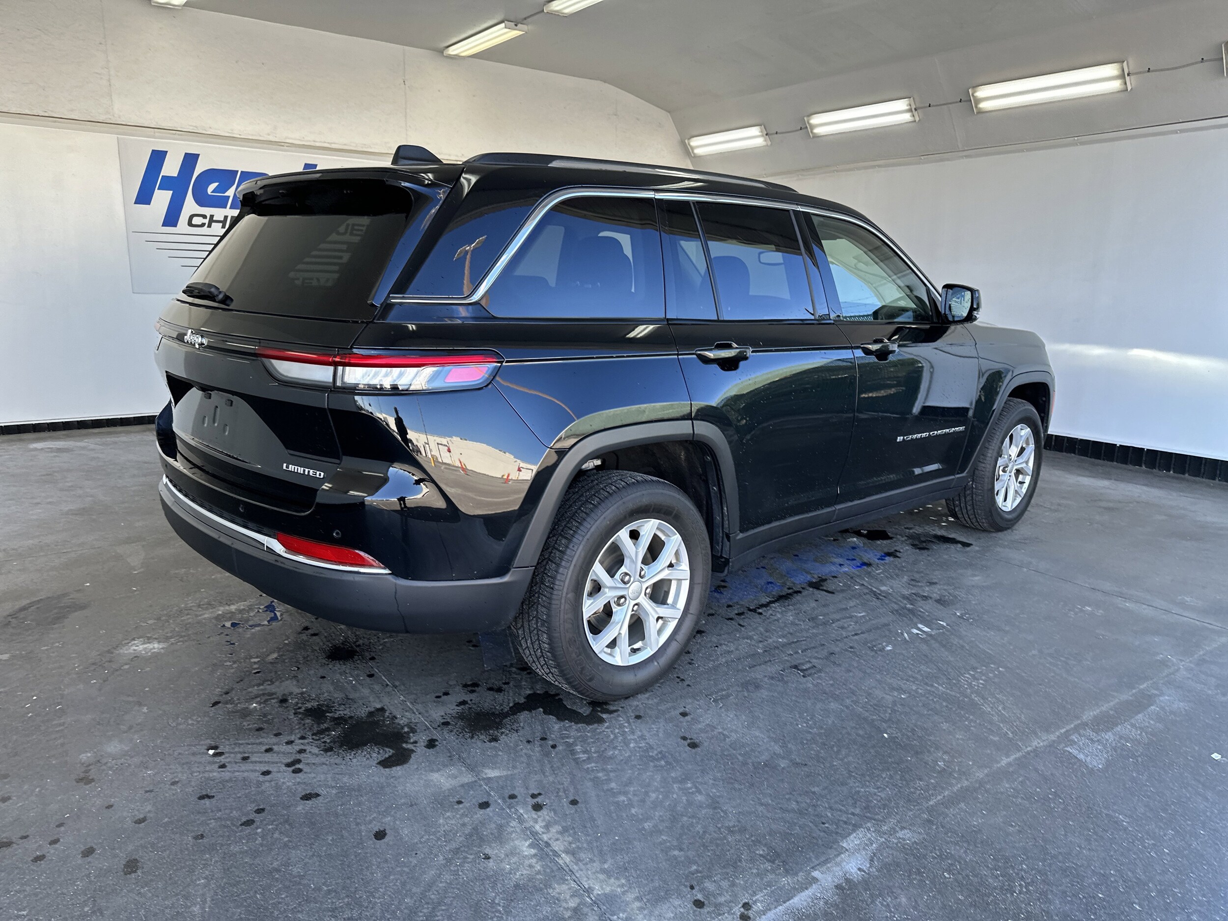 2023 Jeep Grand Cherokee Limited photo 3