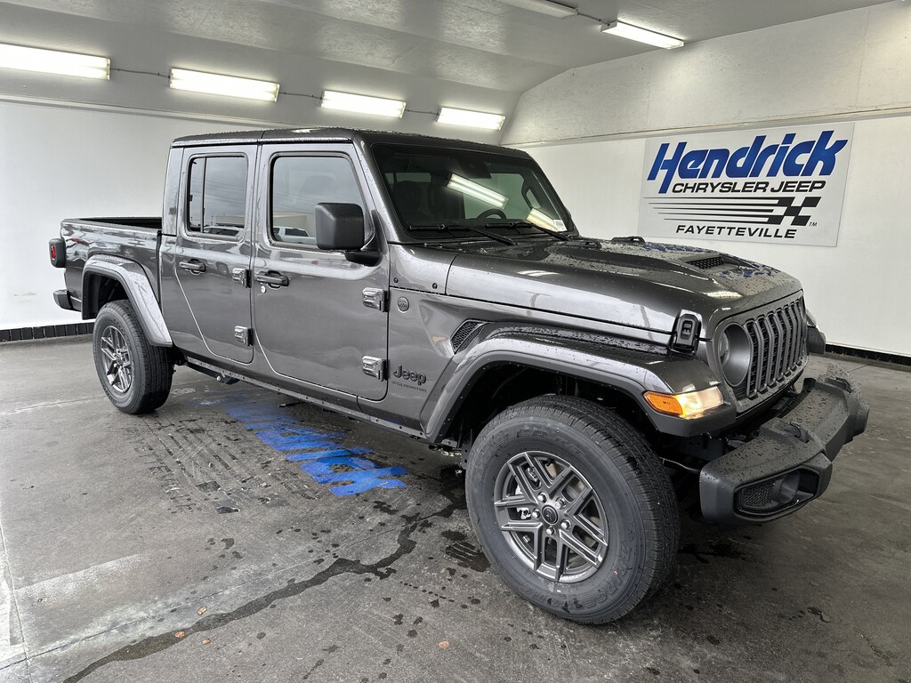 New 2025 Jeep Gladiator Sport S Pickup