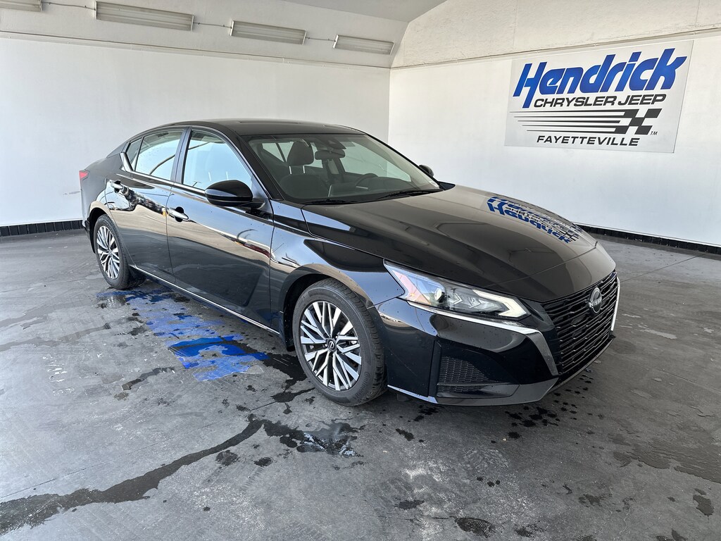 Used 2023 Nissan Altima 2.5 SV Sedan