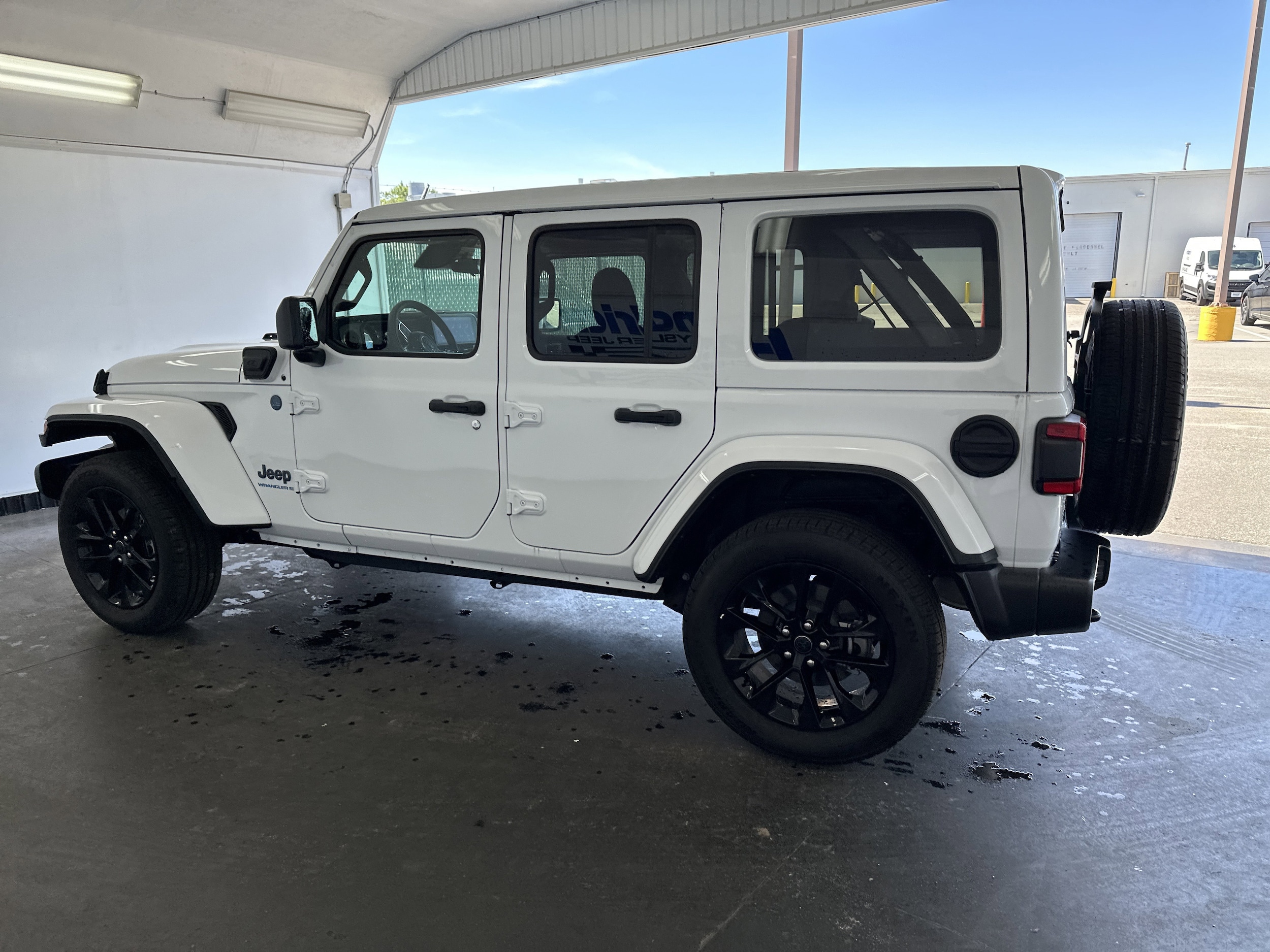 2025 Jeep Wrangler 4xe Sahara photo 4