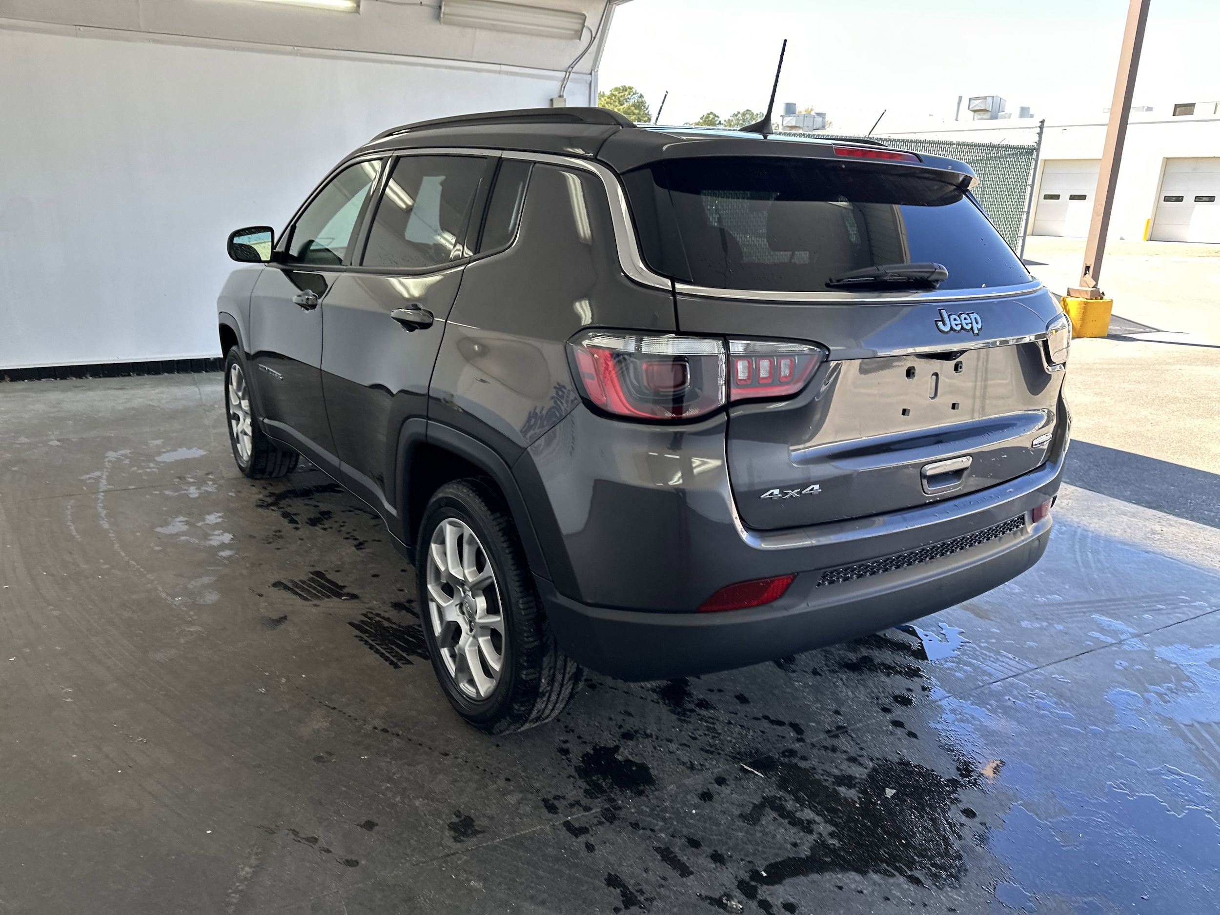 2022 Jeep Compass Latitude Lux photo 6