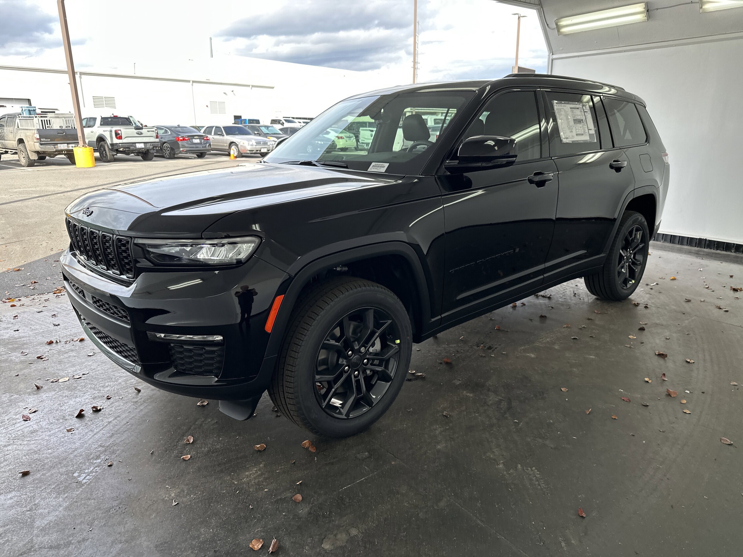 2025 Jeep Grand Cherokee Limited photo 3