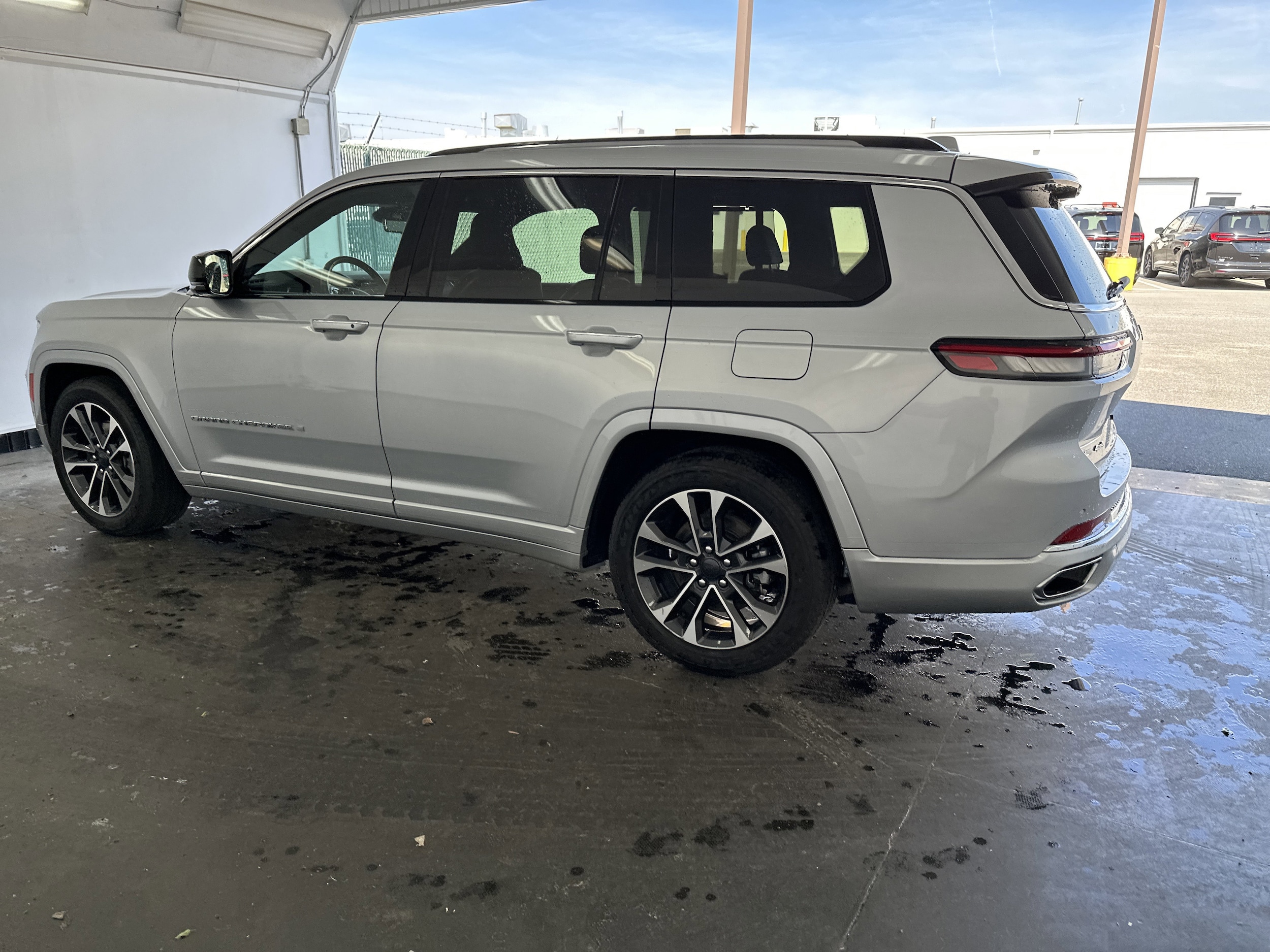 2021 Jeep Grand Cherokee L Overland photo 4