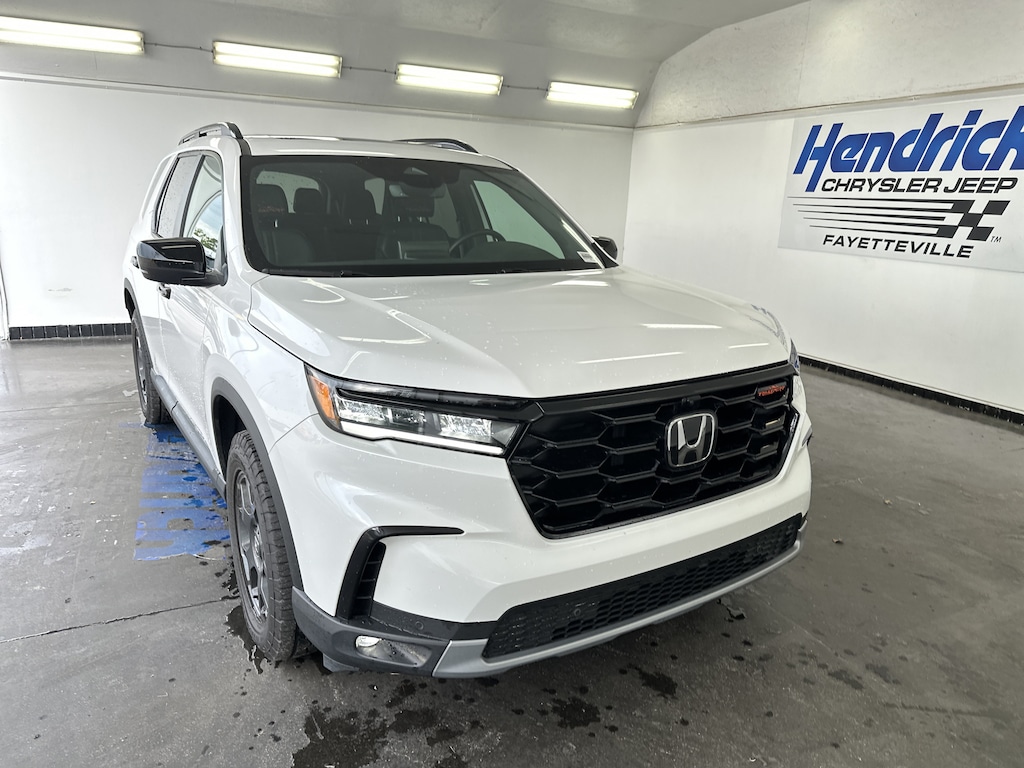 Used 2025 Honda Pilot TrailSport SUV