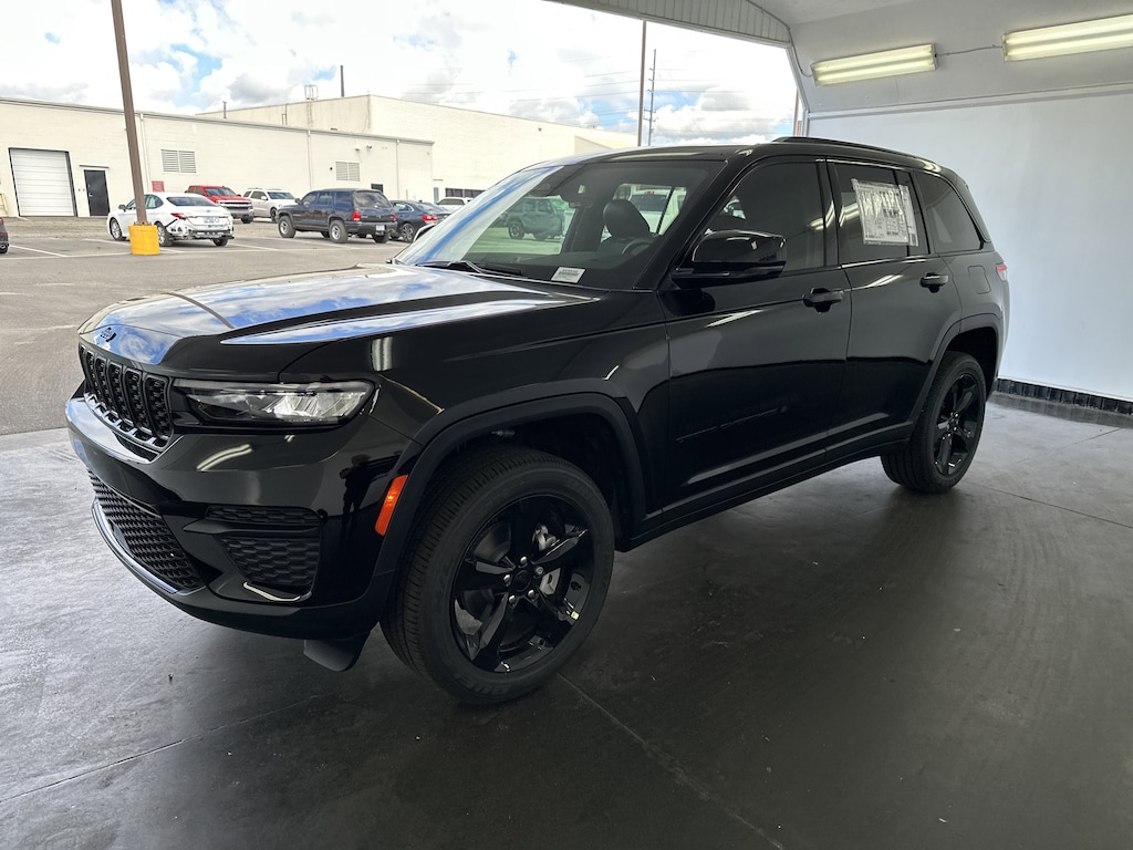New 2025 Jeep Grand Cherokee Altitude X SUV