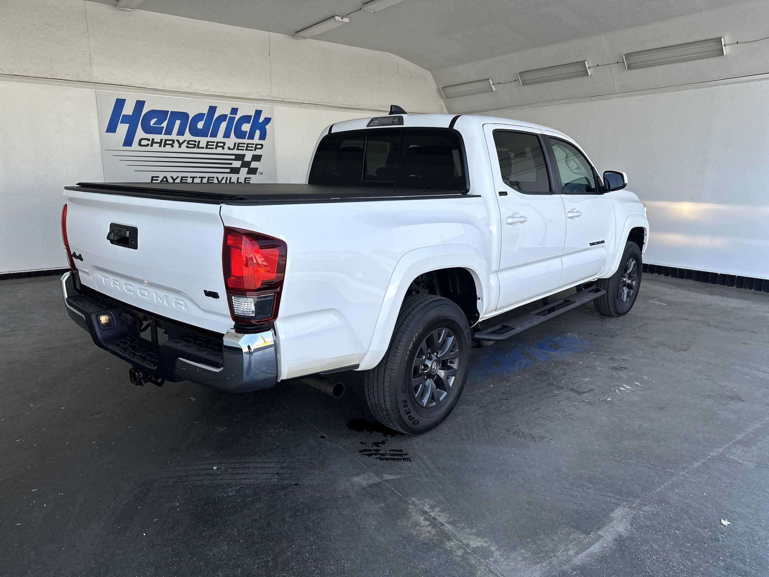 2023 Toyota Tacoma 4WD SR5 photo 3