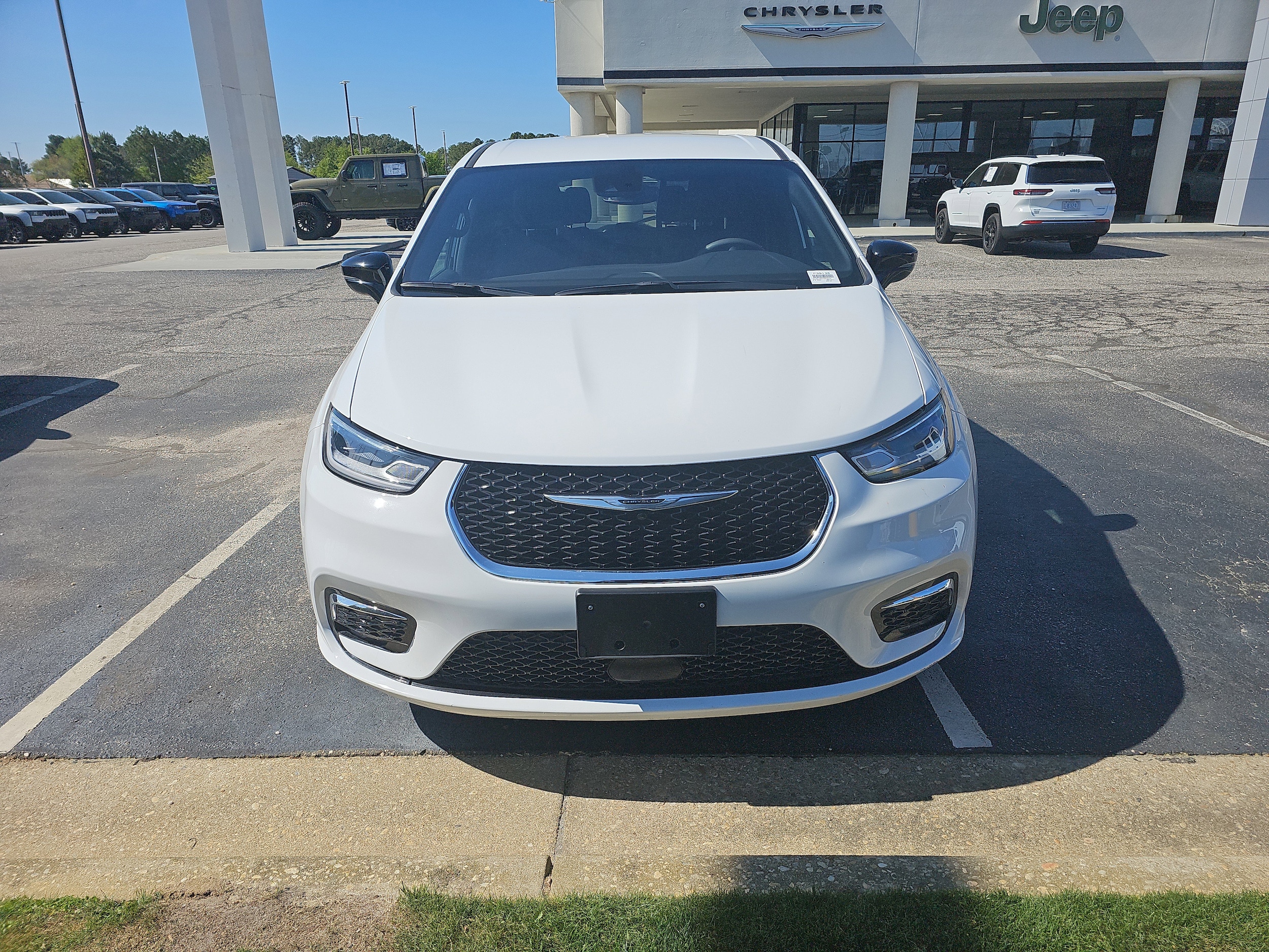 2025 Chrysler Pacifica Select photo 2