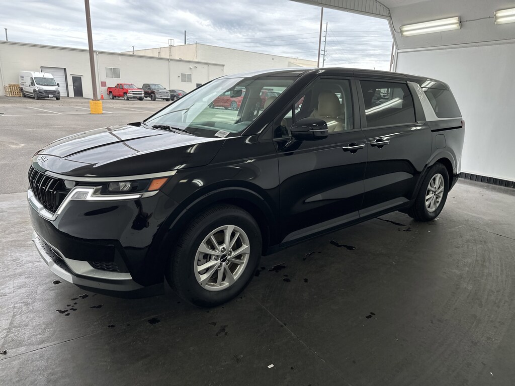 Used 2024 Kia Carnival LX Minivan