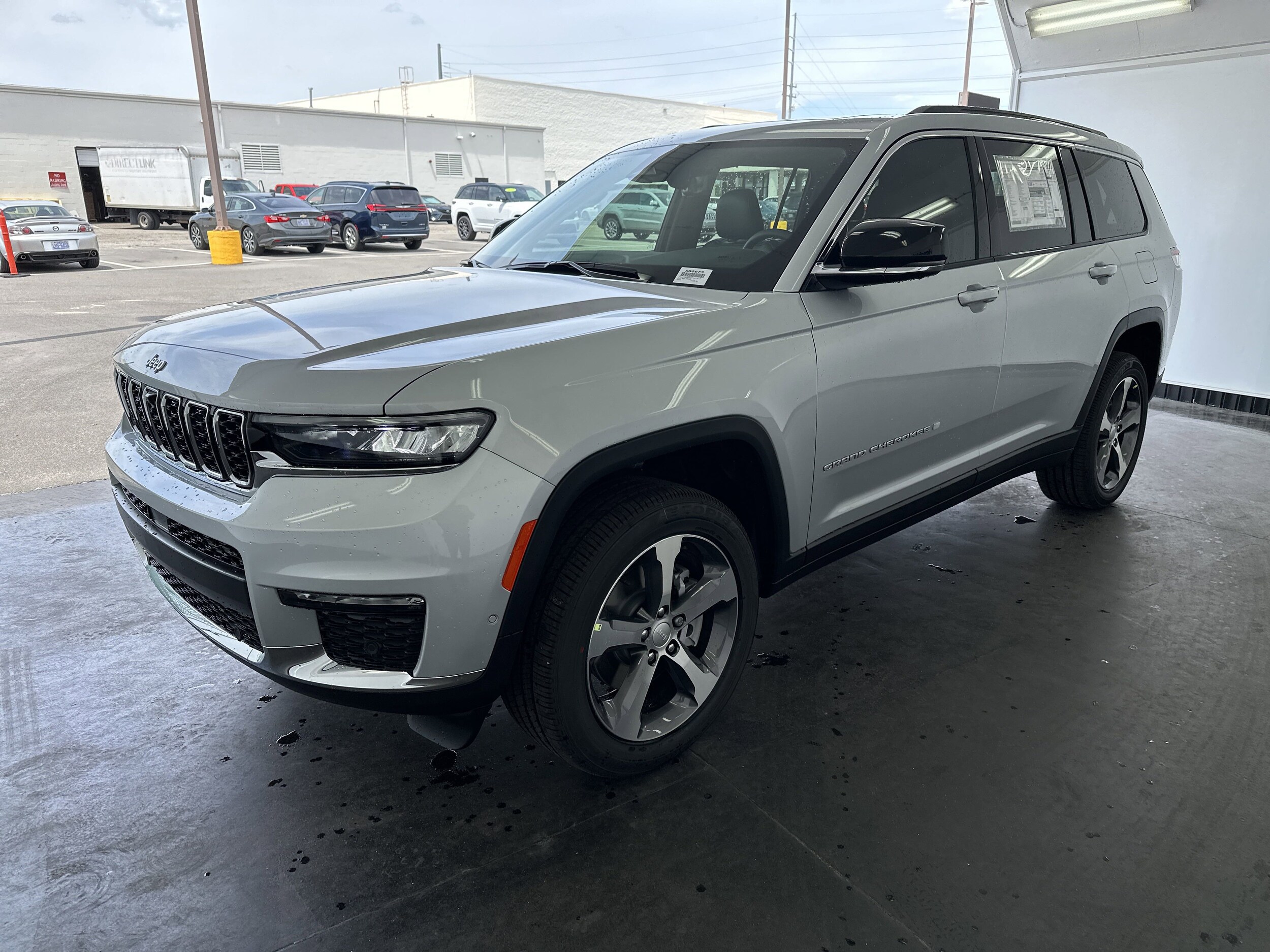 2025 Jeep Grand Cherokee Limited photo 3