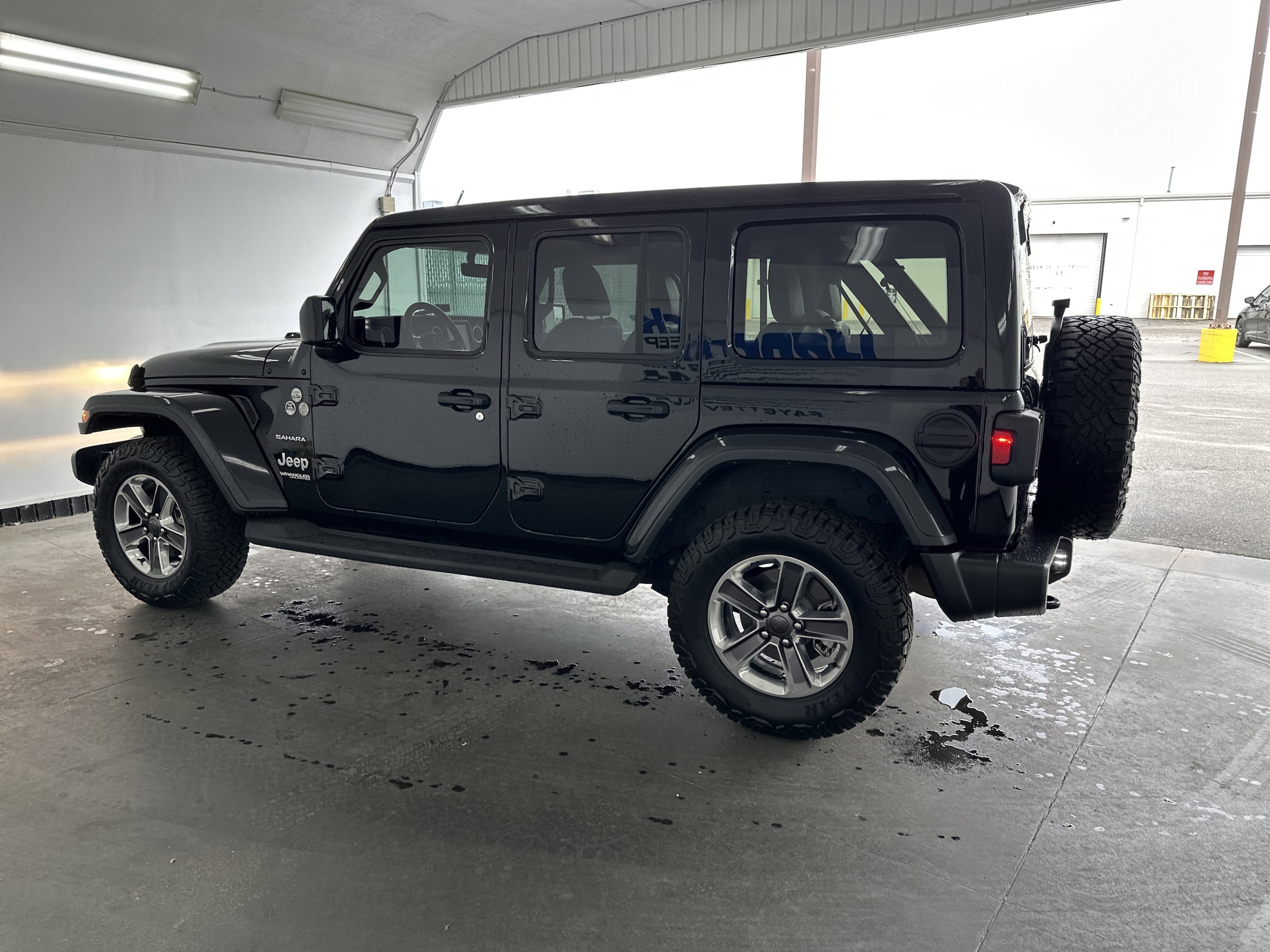 2022 Jeep Wrangler Unlimited Sahara photo 4