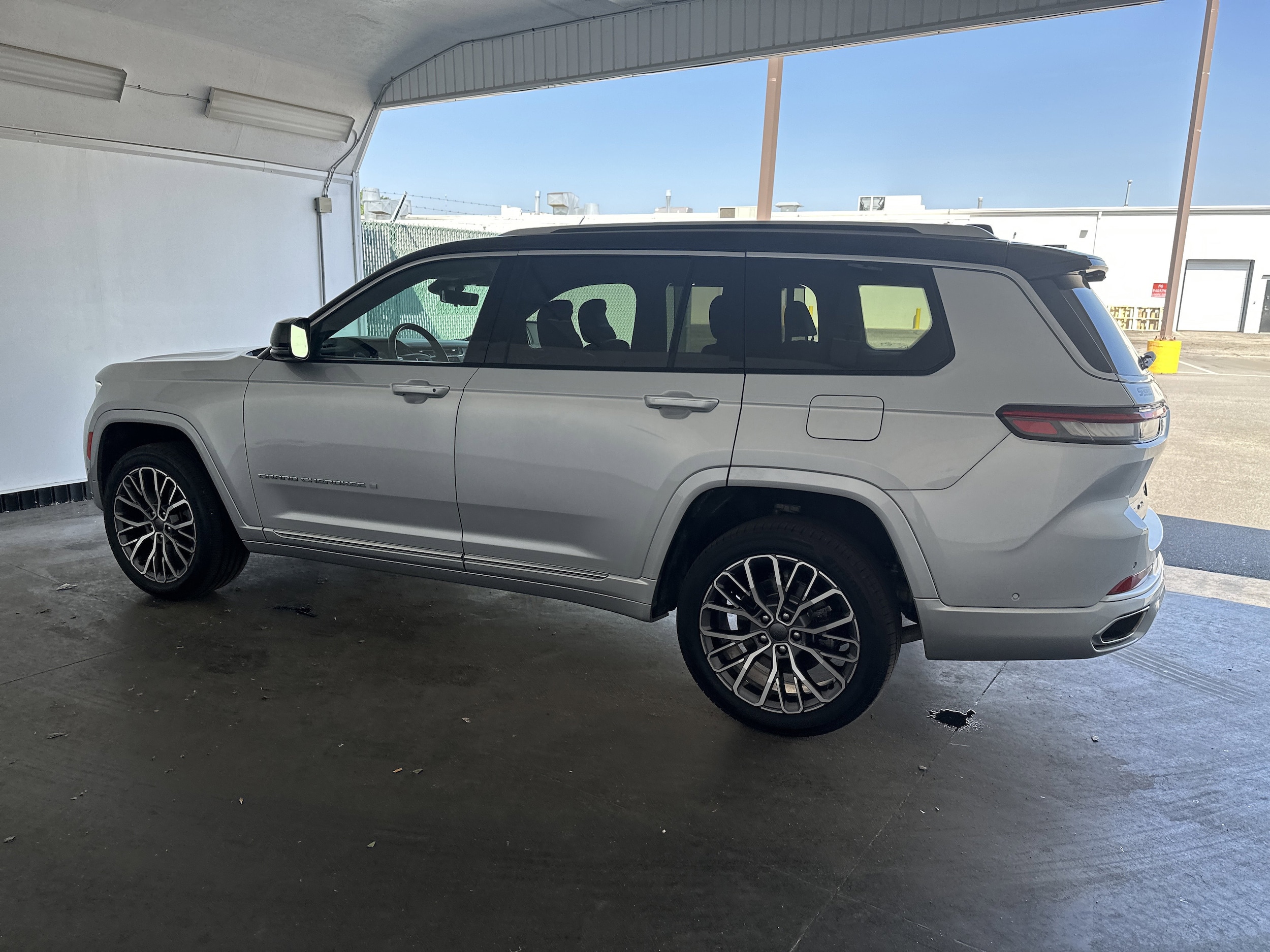 2021 Jeep Grand Cherokee L Summit Reserve photo 4