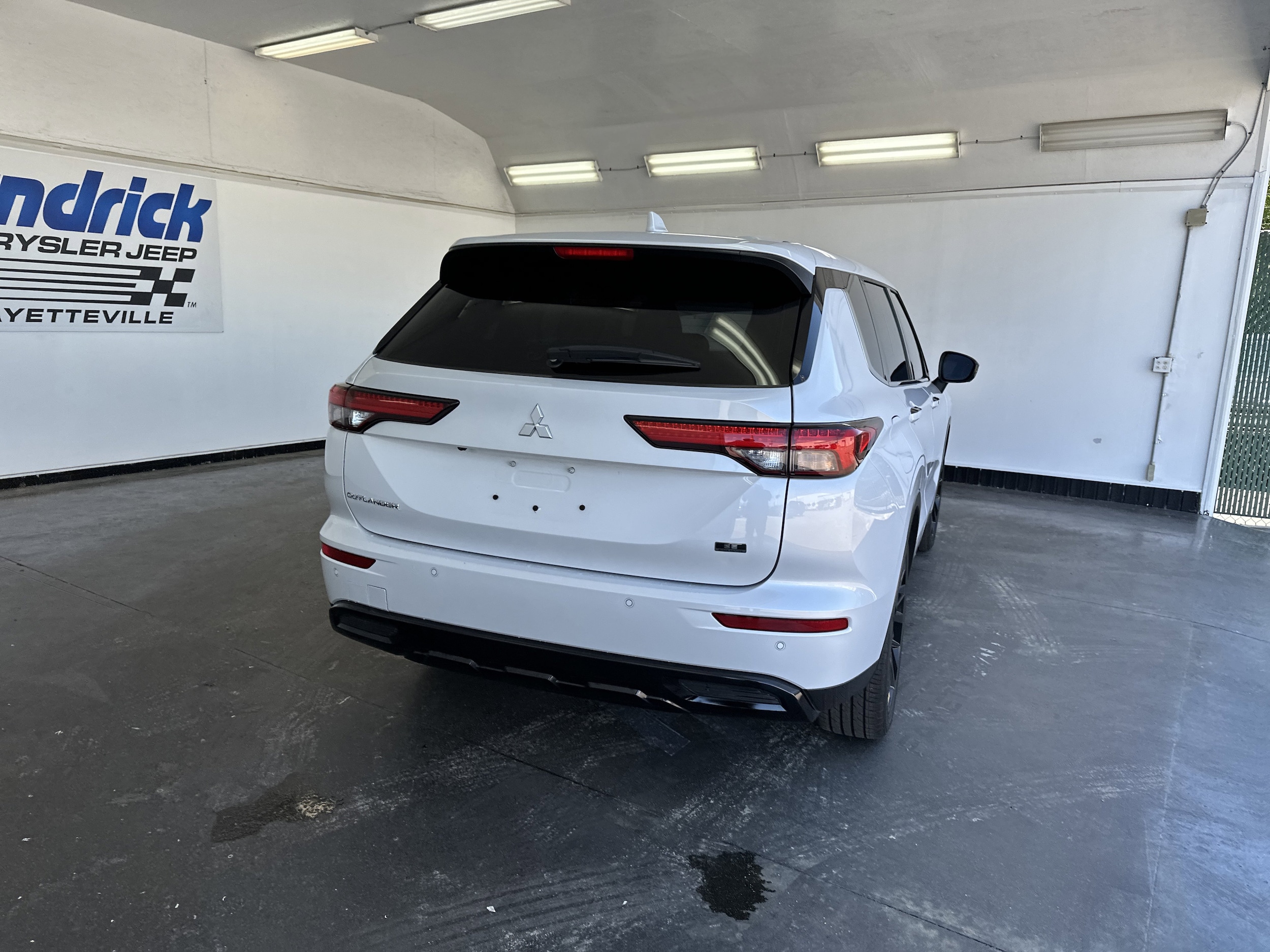 2023 Mitsubishi Outlander SE Black Edition photo 6