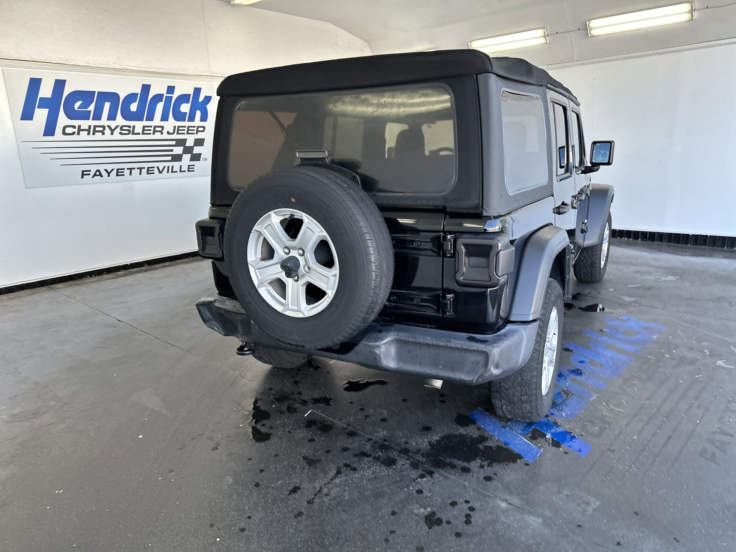 2018 Jeep Wrangler Unlimited Sport S photo 3