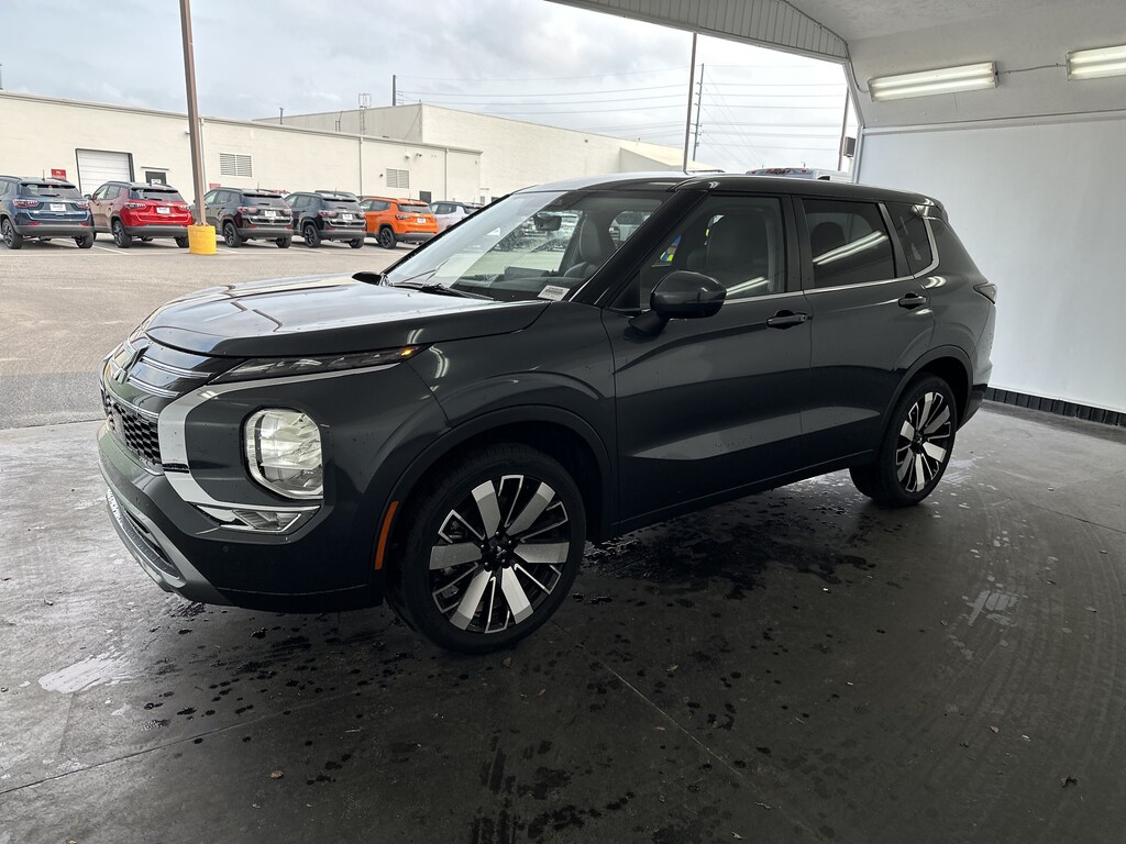 Used 2025 Mitsubishi Outlander SE SUV