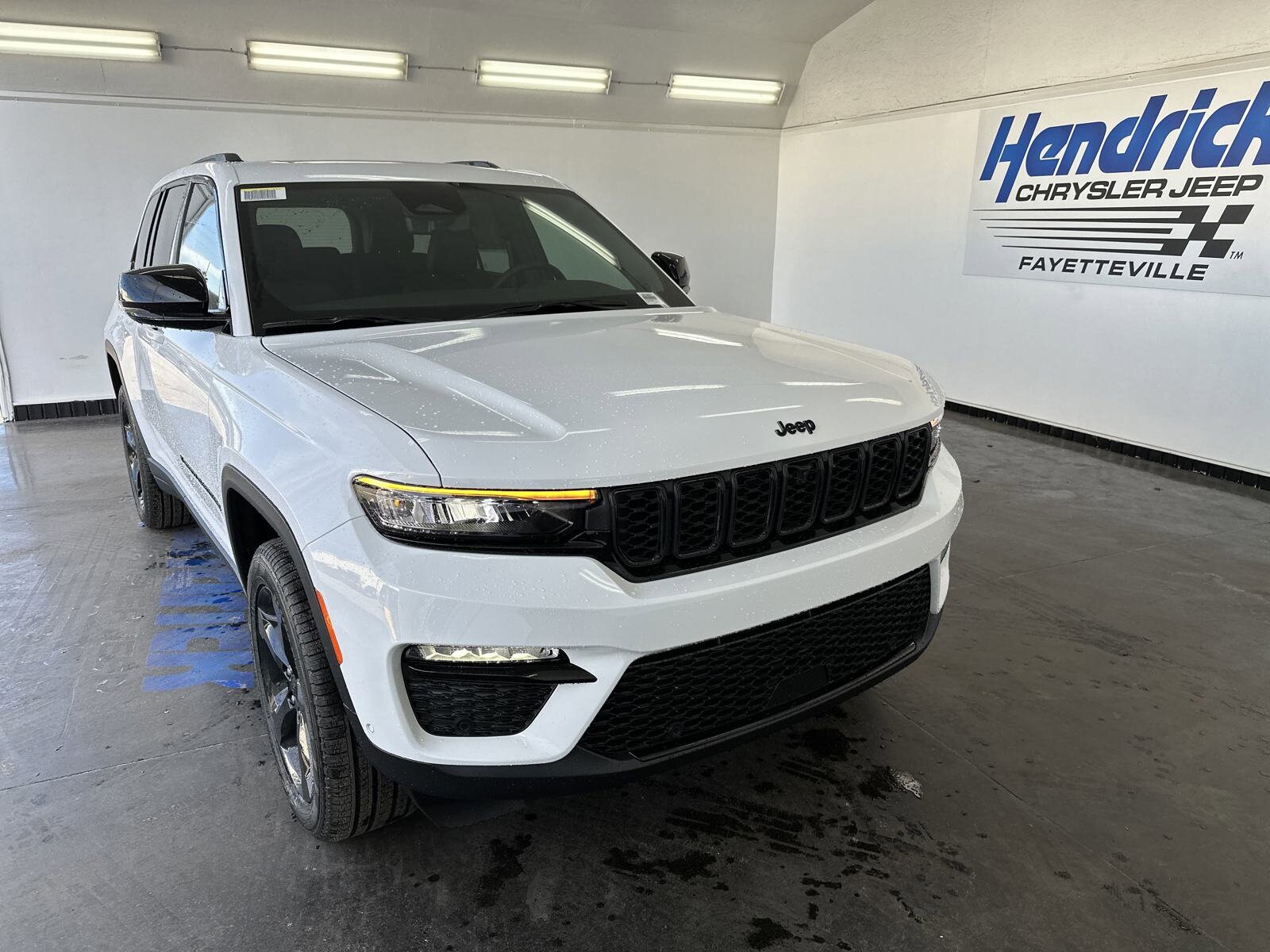 2025 Jeep Grand Cherokee Limited photo 2