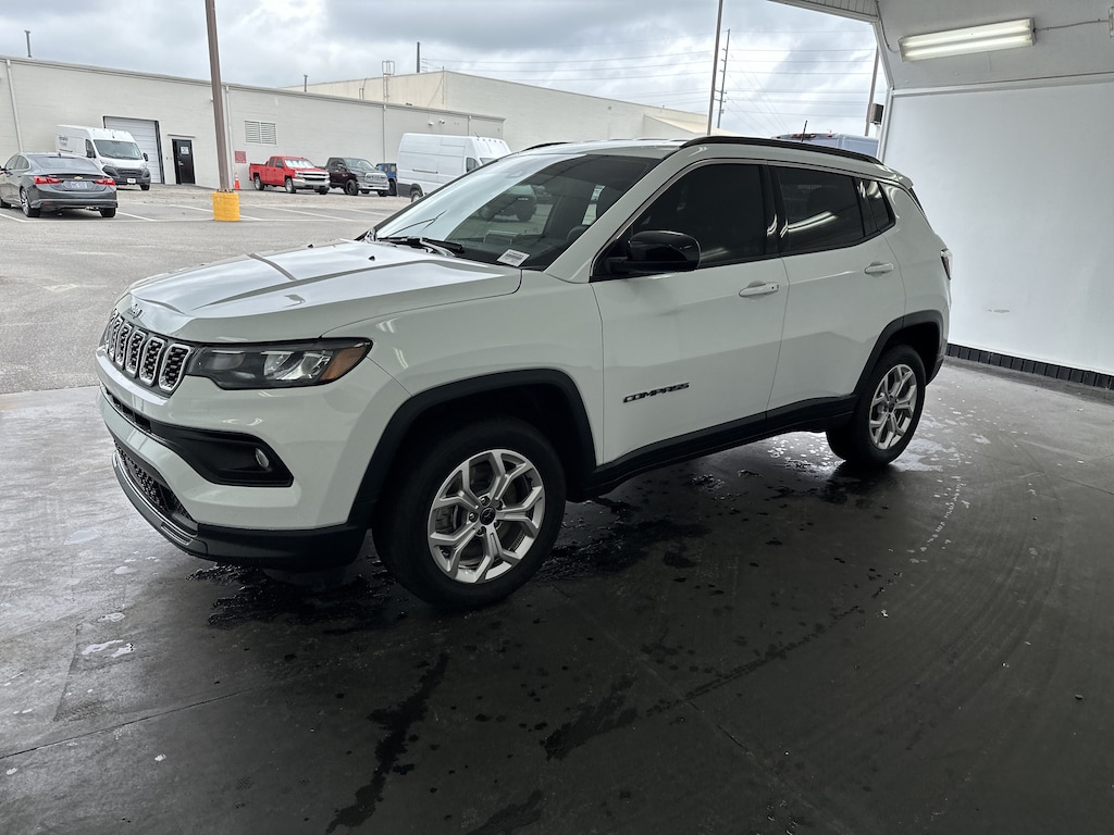 Used 2025 Jeep Compass Latitude SUV