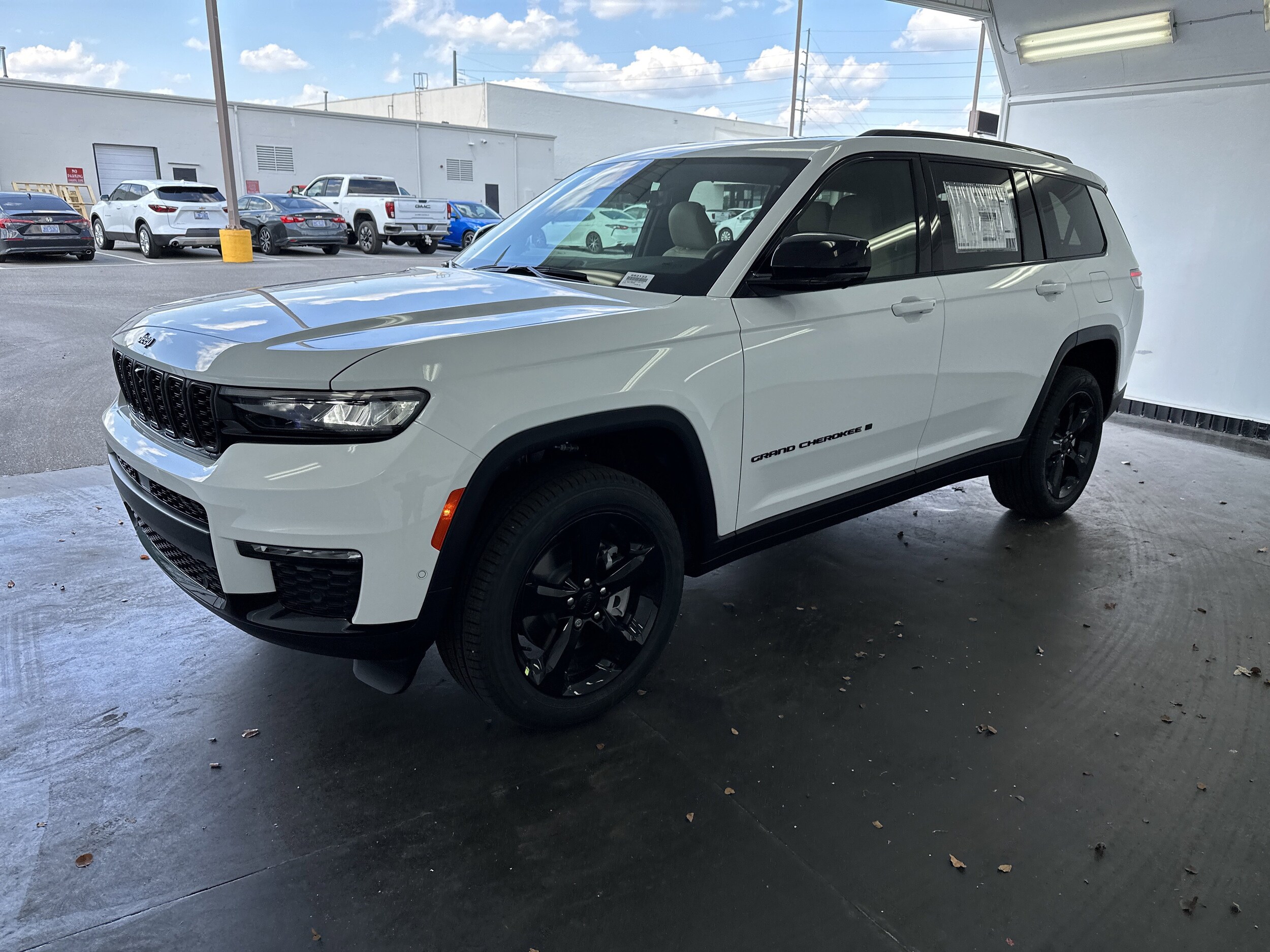 2025 Jeep Grand Cherokee Limited photo 3
