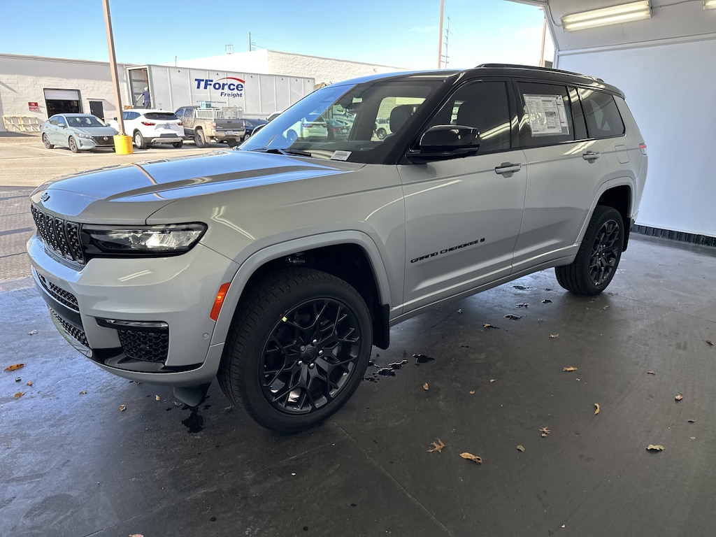 New 2025 Jeep Grand Cherokee L Summit Reserve SUV