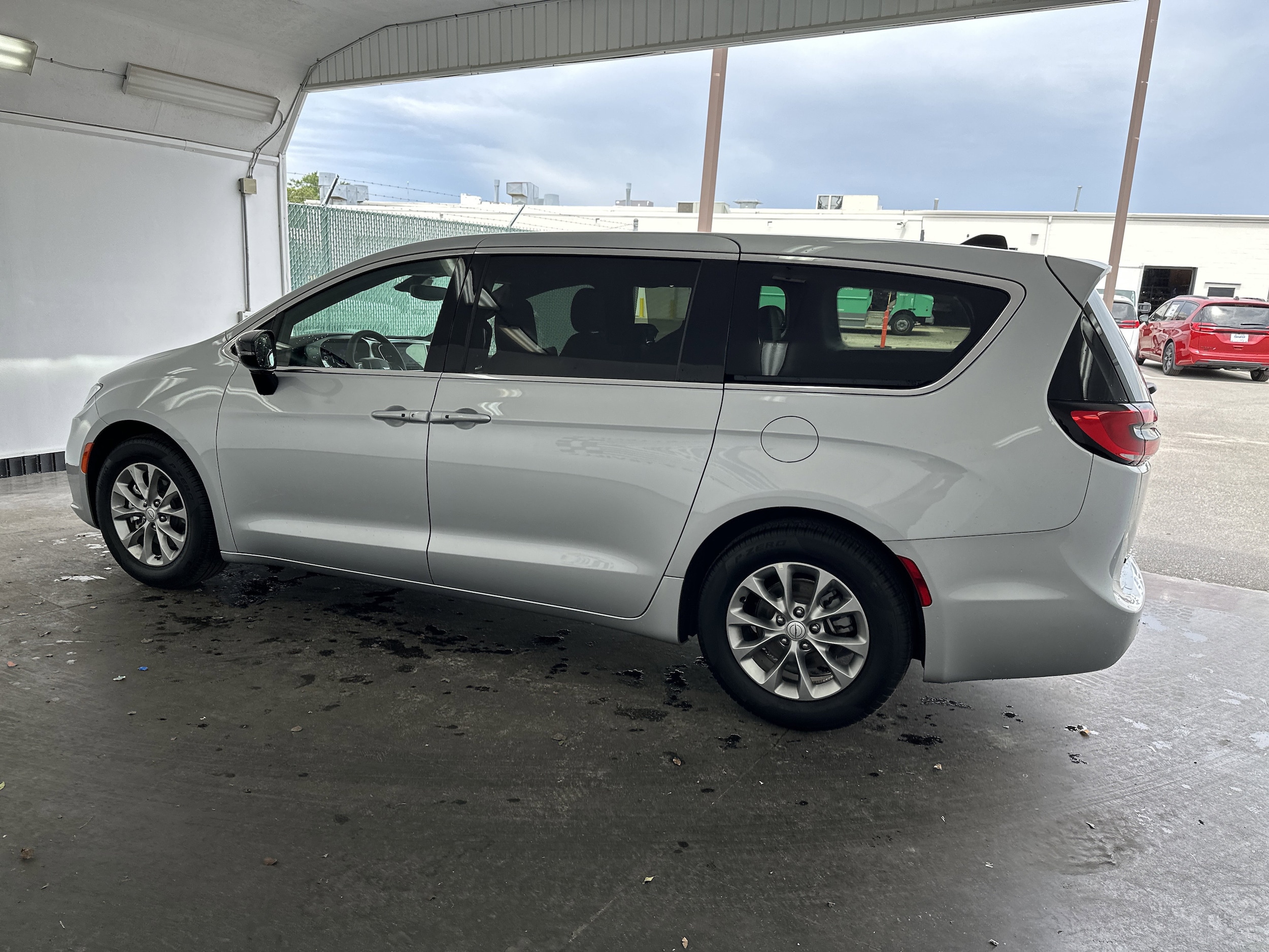 2026 Chrysler Pacifica Limited photo 5