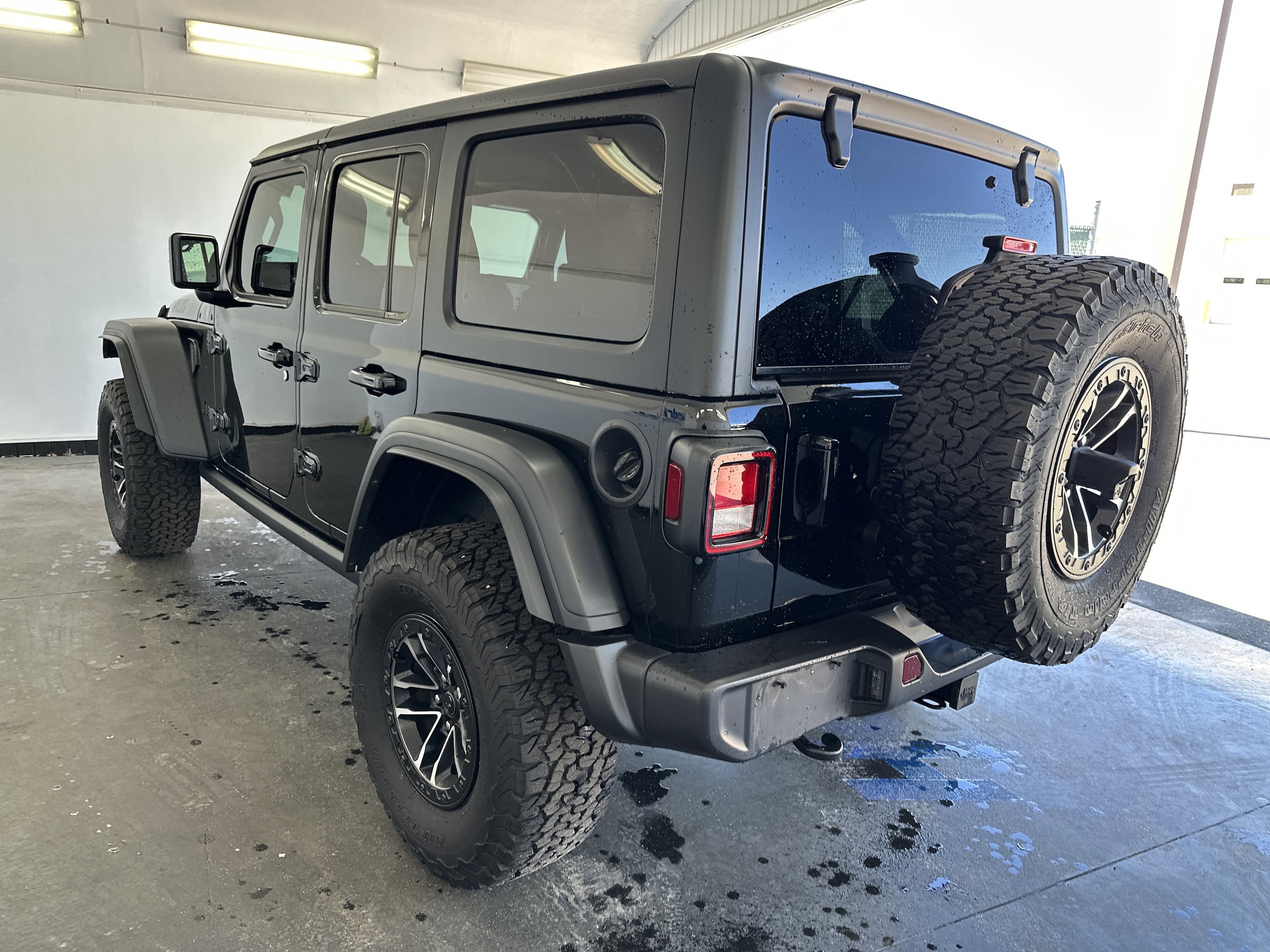 2024 Jeep Wrangler Willys photo 6