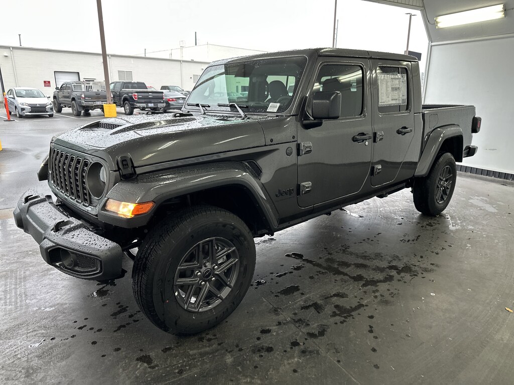 New 2025 Jeep Gladiator Sport S Pickup
