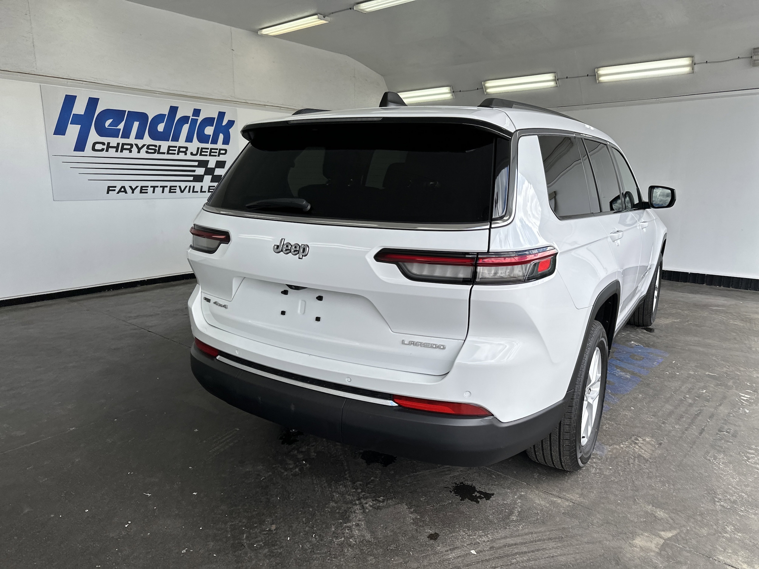 2022 Jeep Grand Cherokee L Laredo photo 3