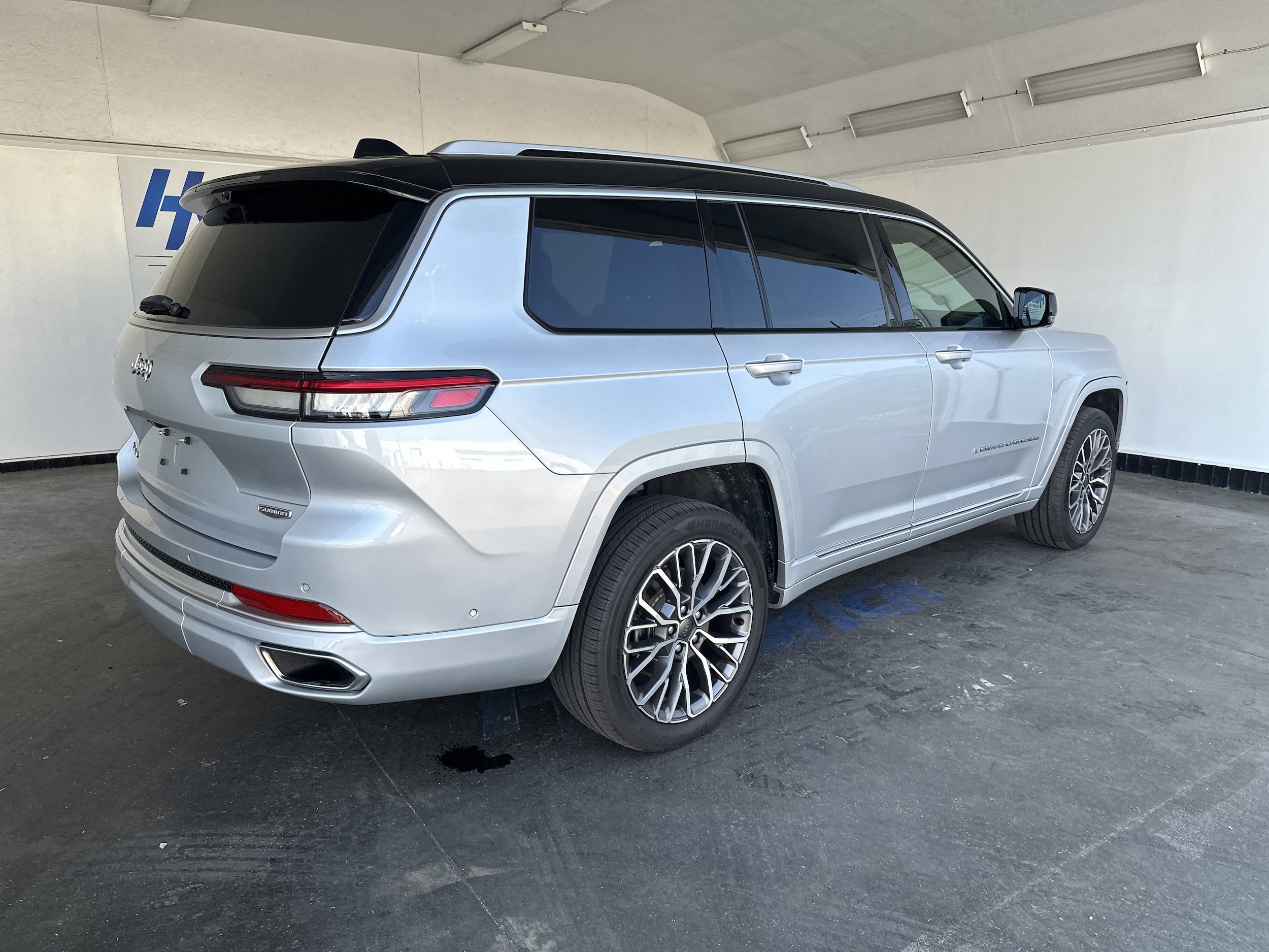 2021 Jeep Grand Cherokee L Summit Reserve photo 3