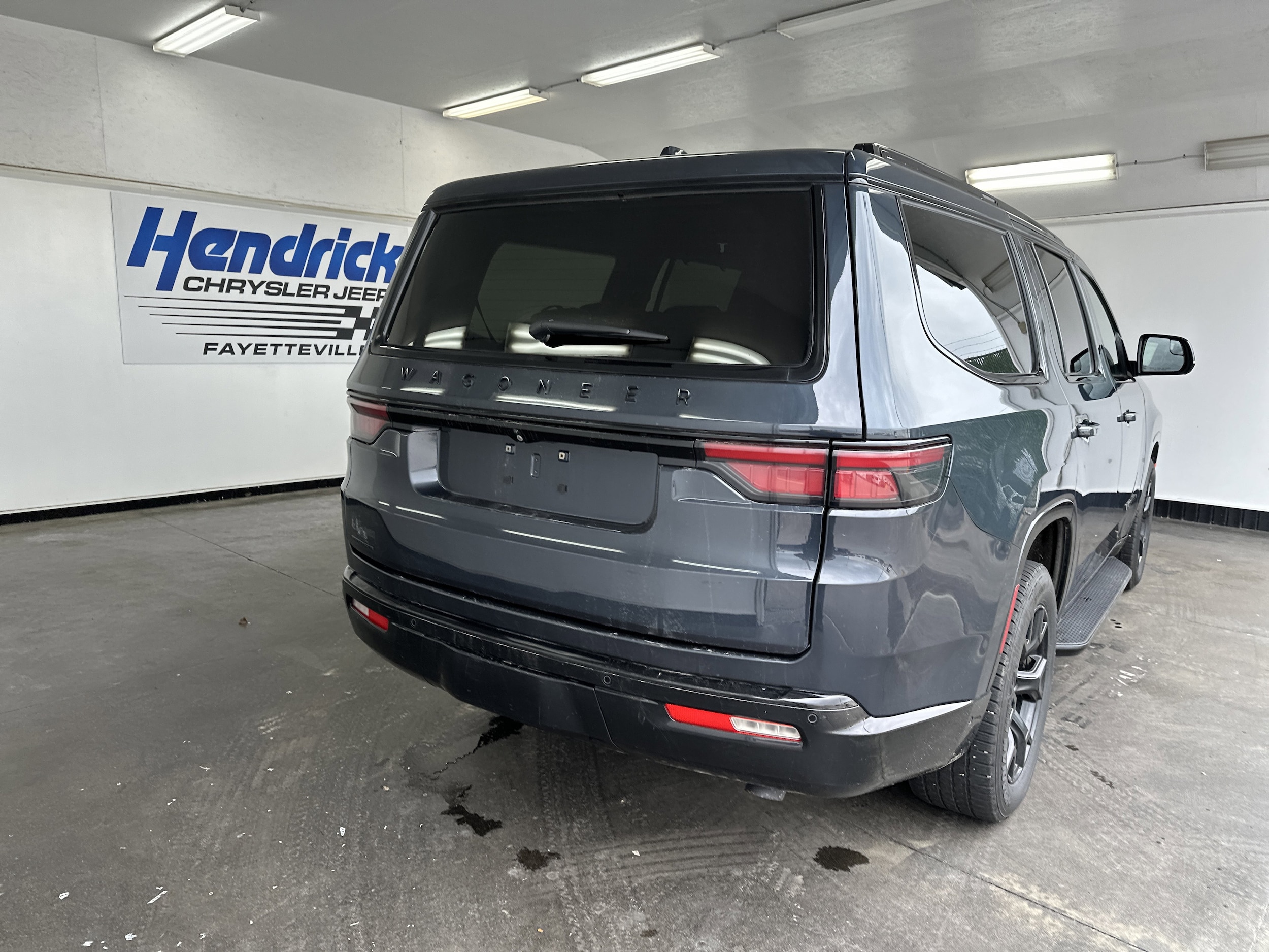 2023 Jeep Wagoneer Series II Carbide photo 3
