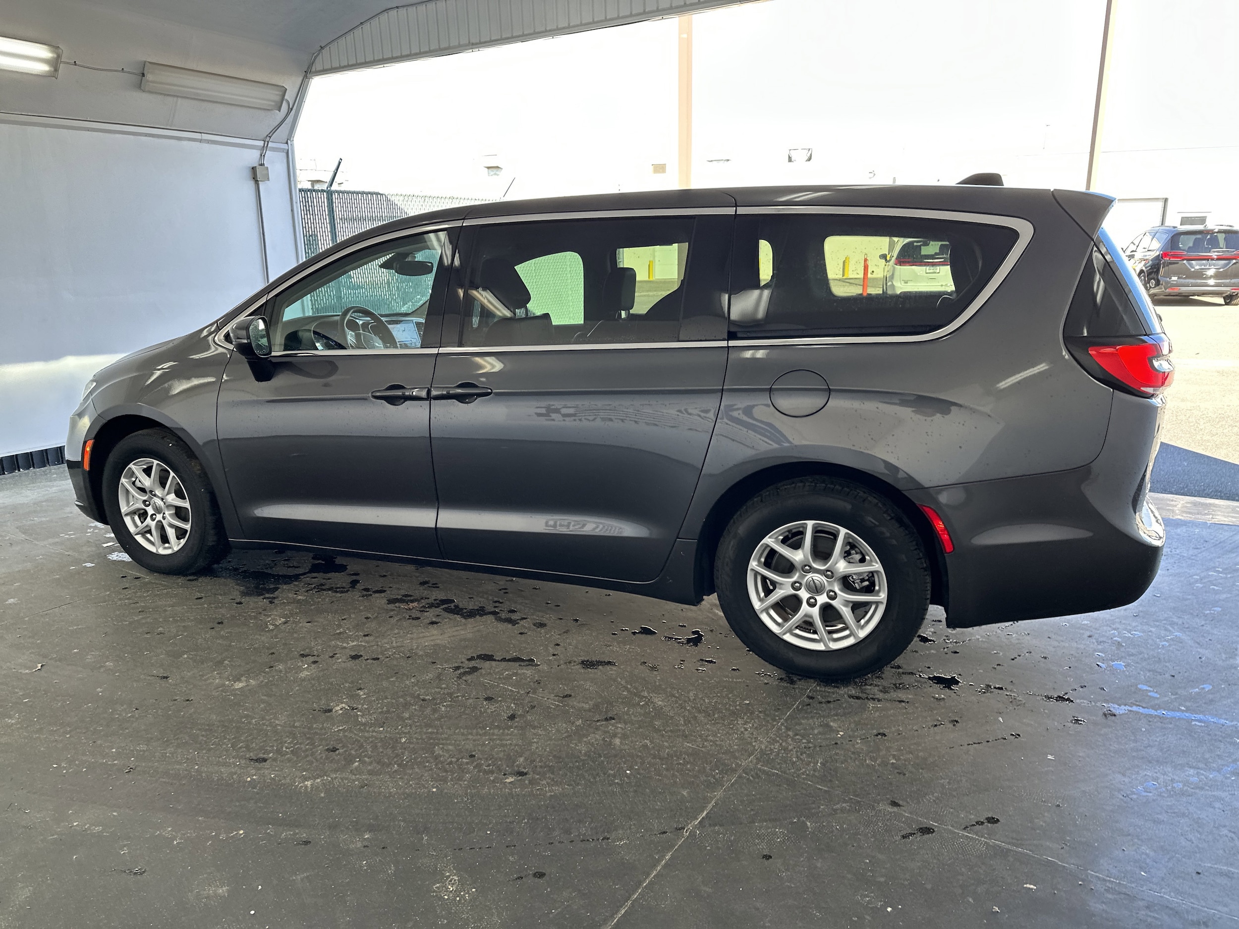 2023 Chrysler Pacifica Touring L photo 5